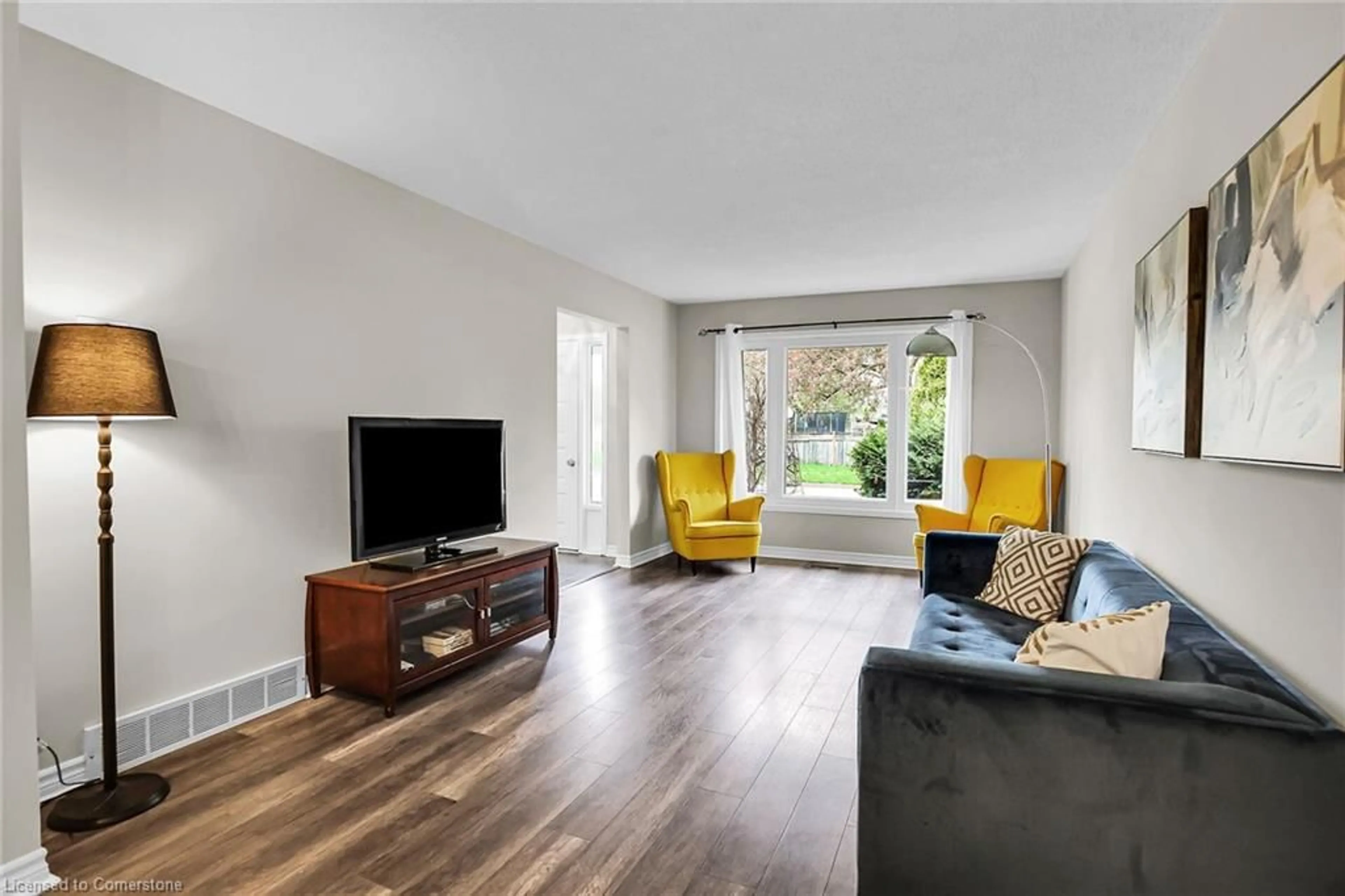 Living room with furniture, unknown for 12 Mcnicholl Cir, St. Catharines Ontario L2N 7C5