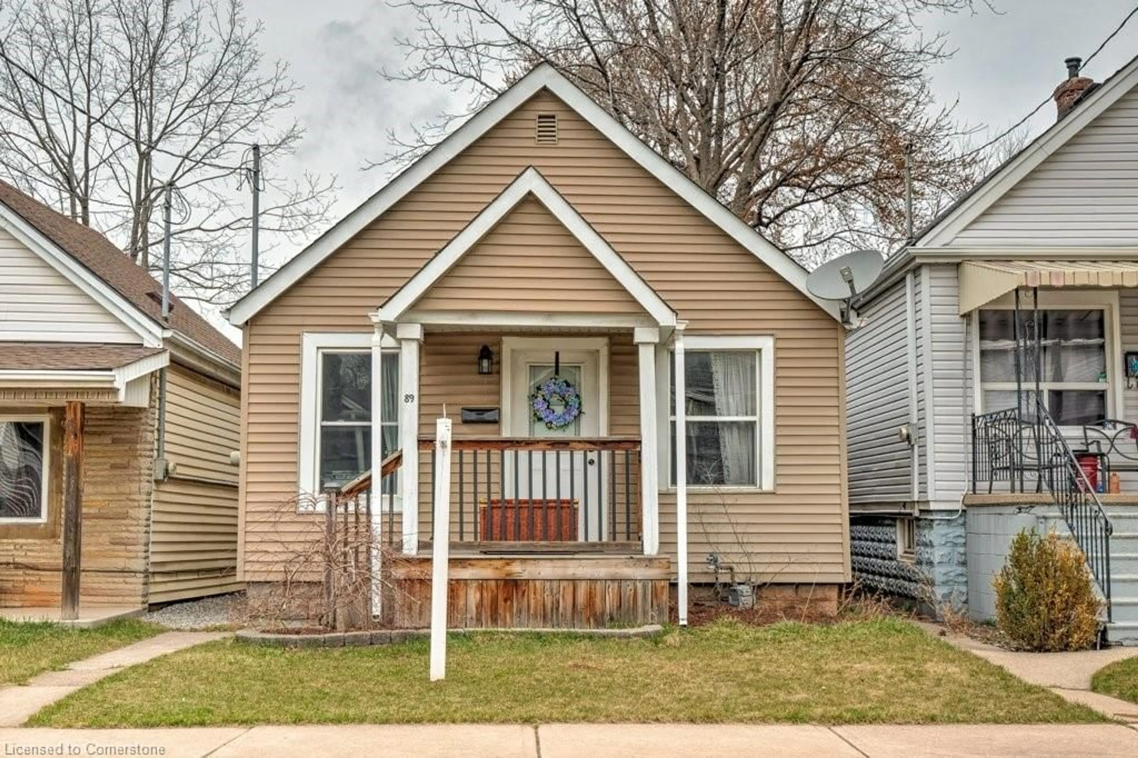 Home with vinyl exterior material, street for 89 Albany Ave, Hamilton Ontario L8H 2H4