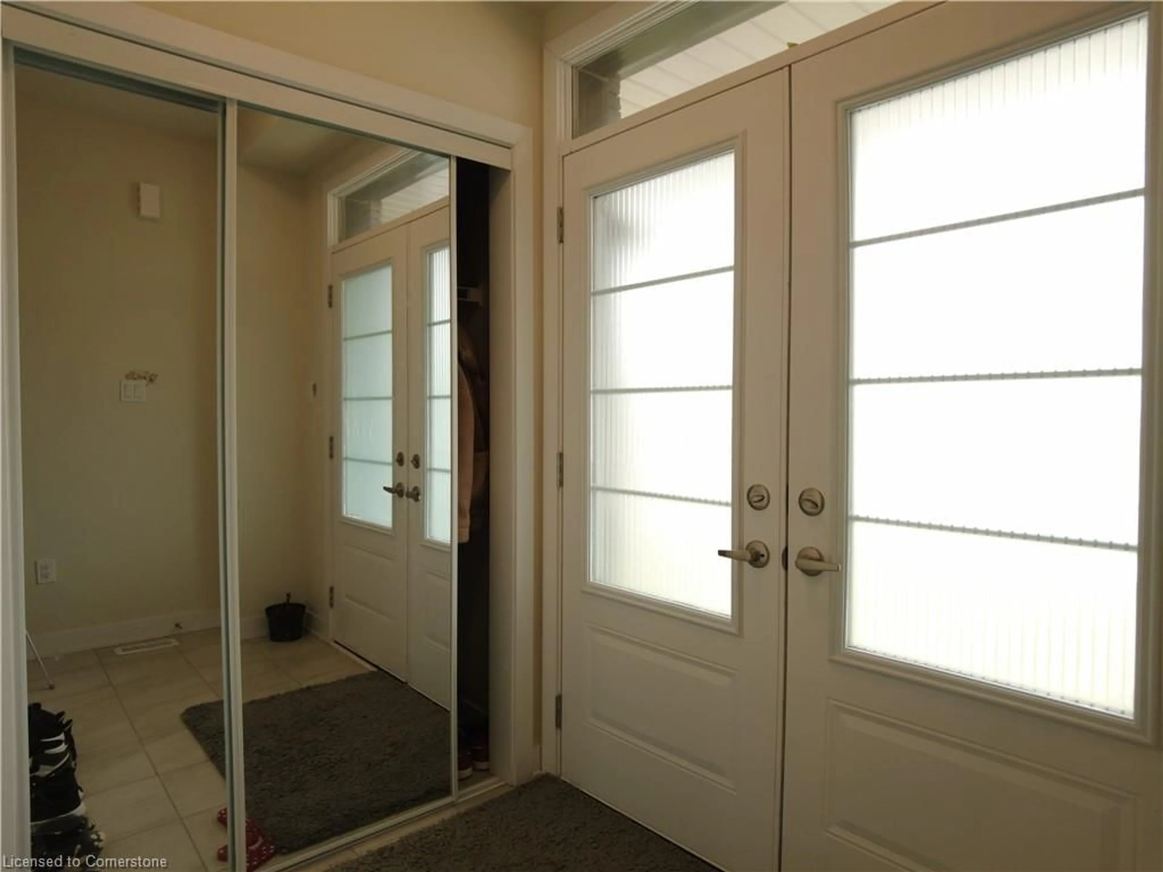 Indoor entryway for 61 Starboard Cres, Welland Ontario L3B 0M7
