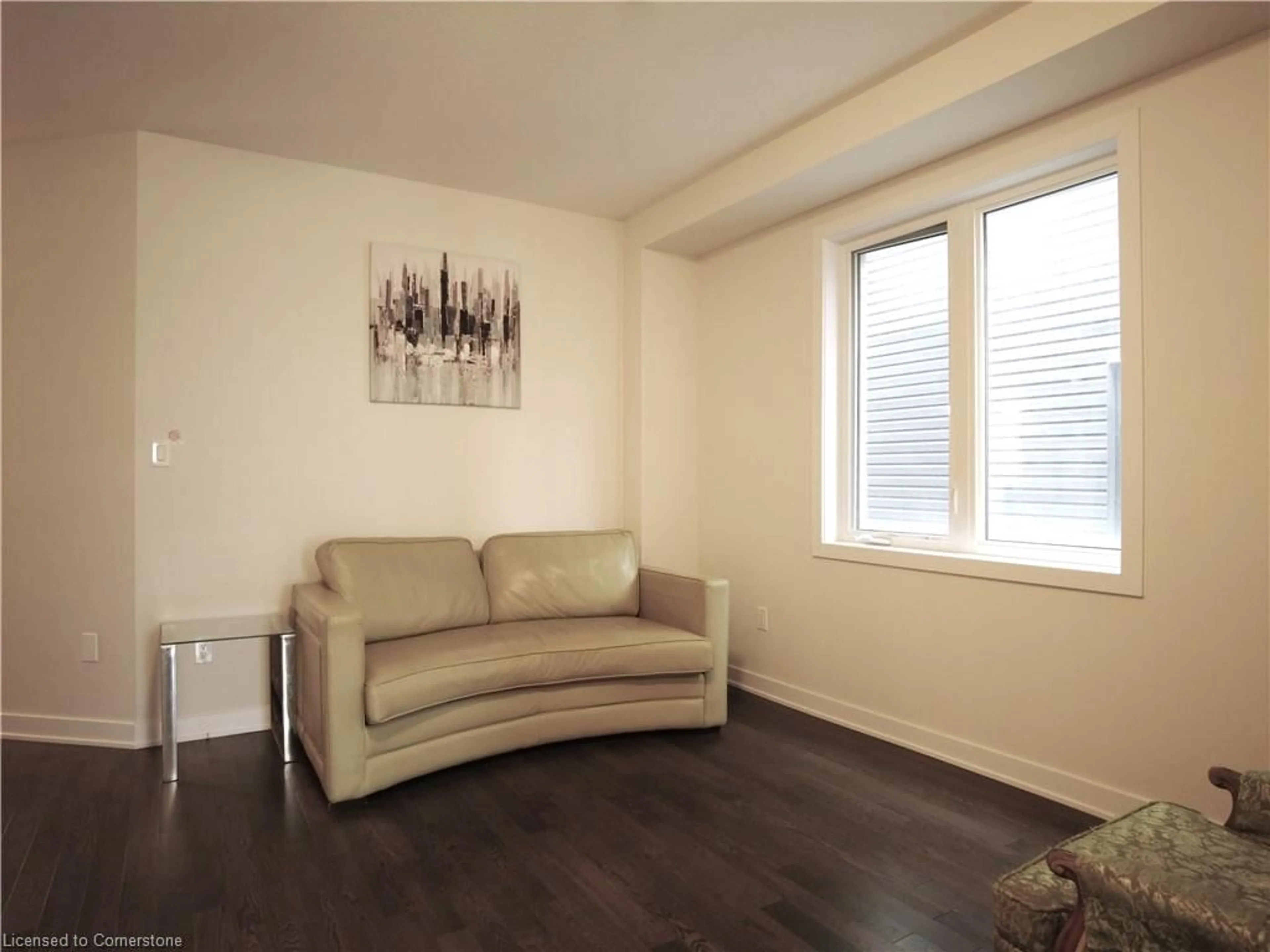 Living room with furniture, wood/laminate floor for 61 Starboard Cres, Welland Ontario L3B 0M7