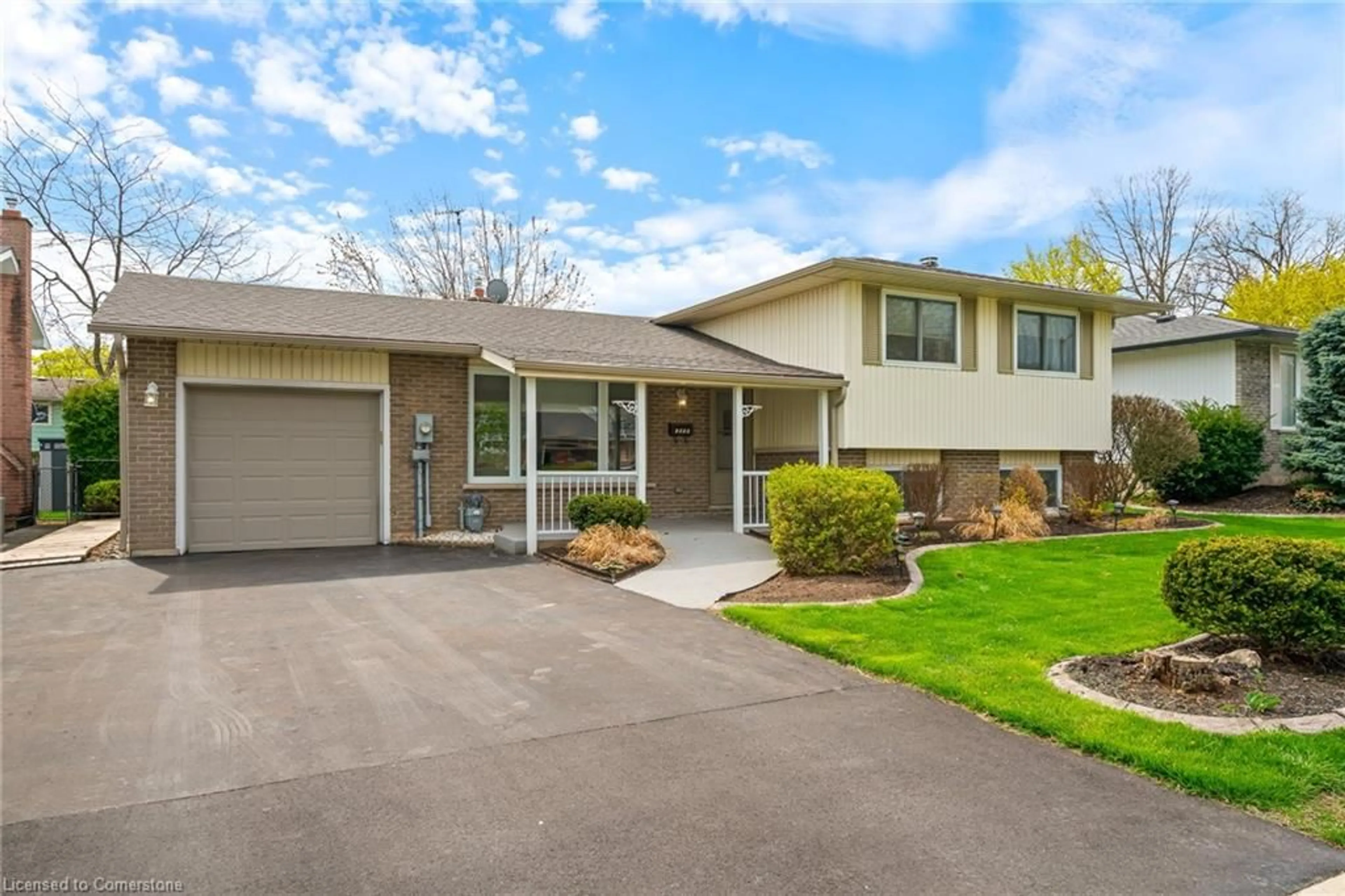 Home with vinyl exterior material, street for 5066 Friesen Blvd, Lincoln Ontario L0R 1B5