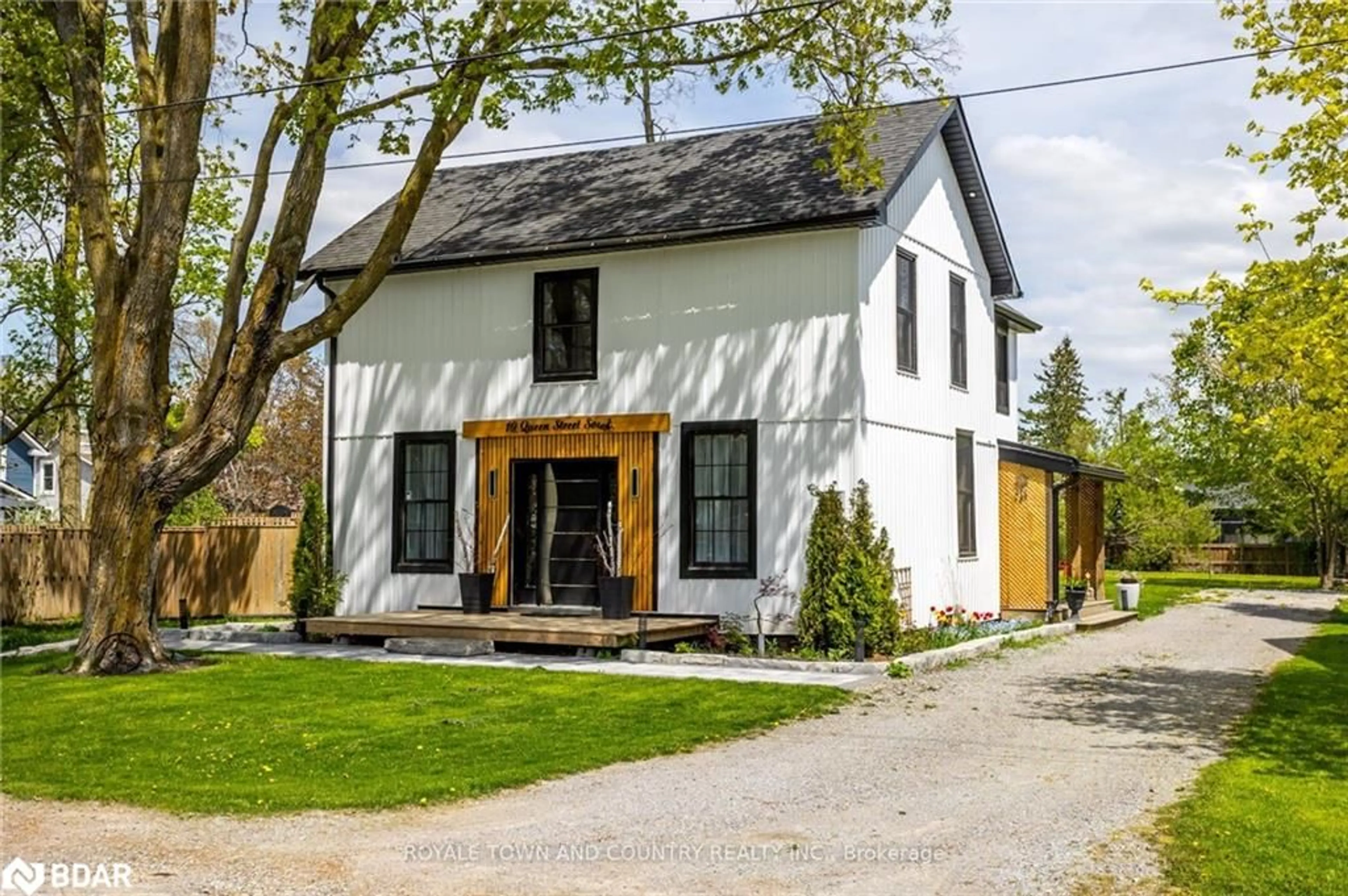 Unknown for 10 Queen St, Omemee Ontario K0L 2W0