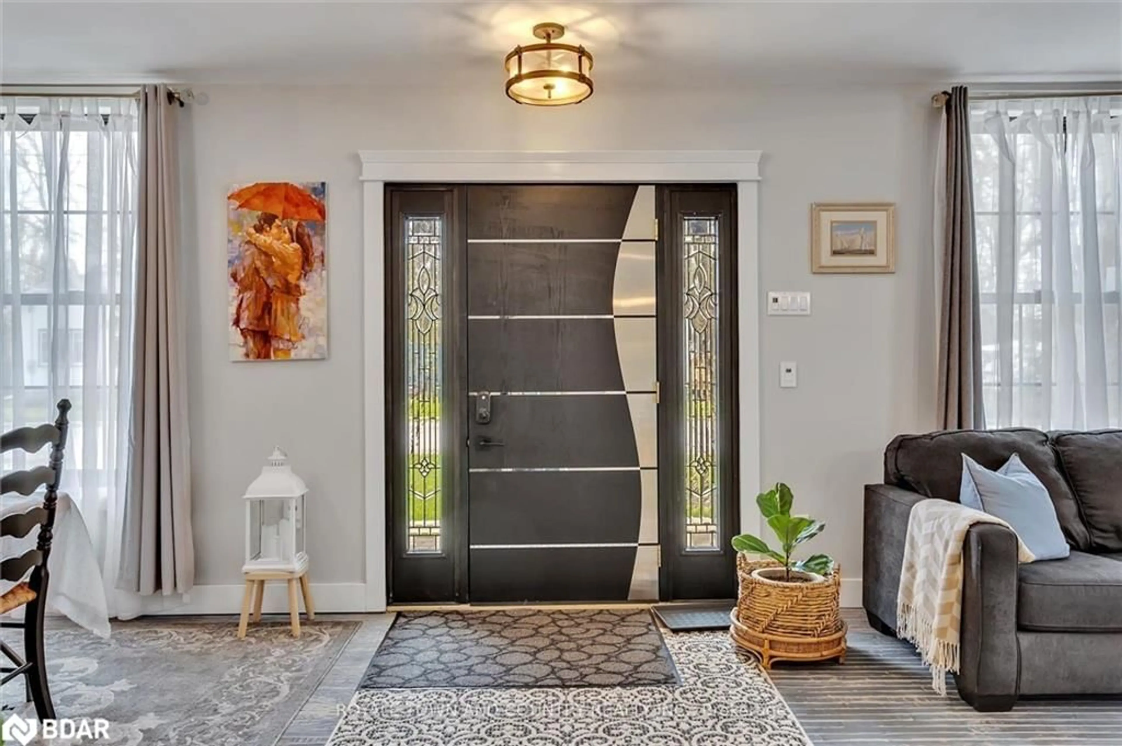 Indoor entryway for 10 Queen St, Omemee Ontario K0L 2W0