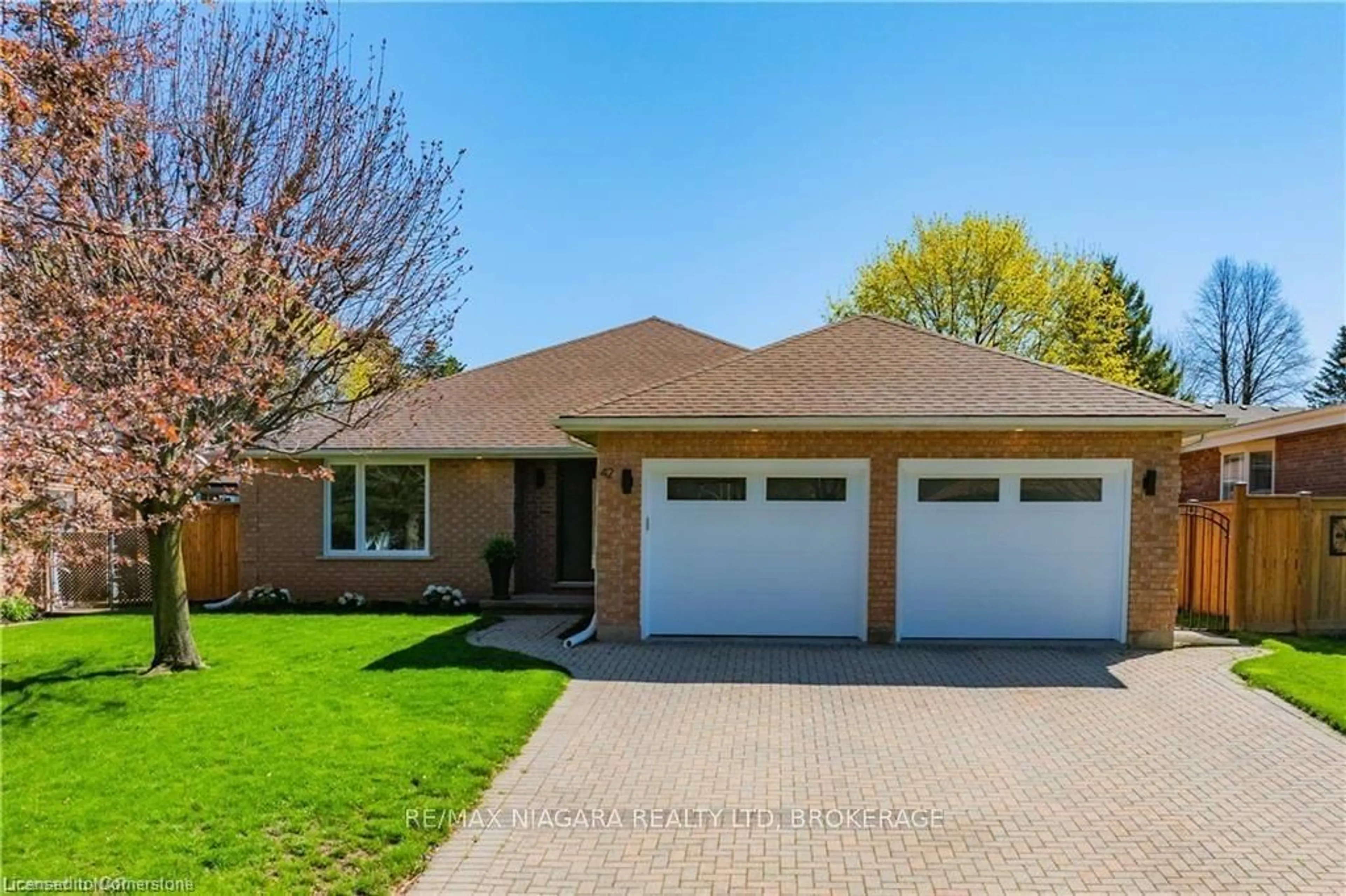 Home with brick exterior material, street for 42 Berkwood Pl, Fonthill Ontario L0S 1E2