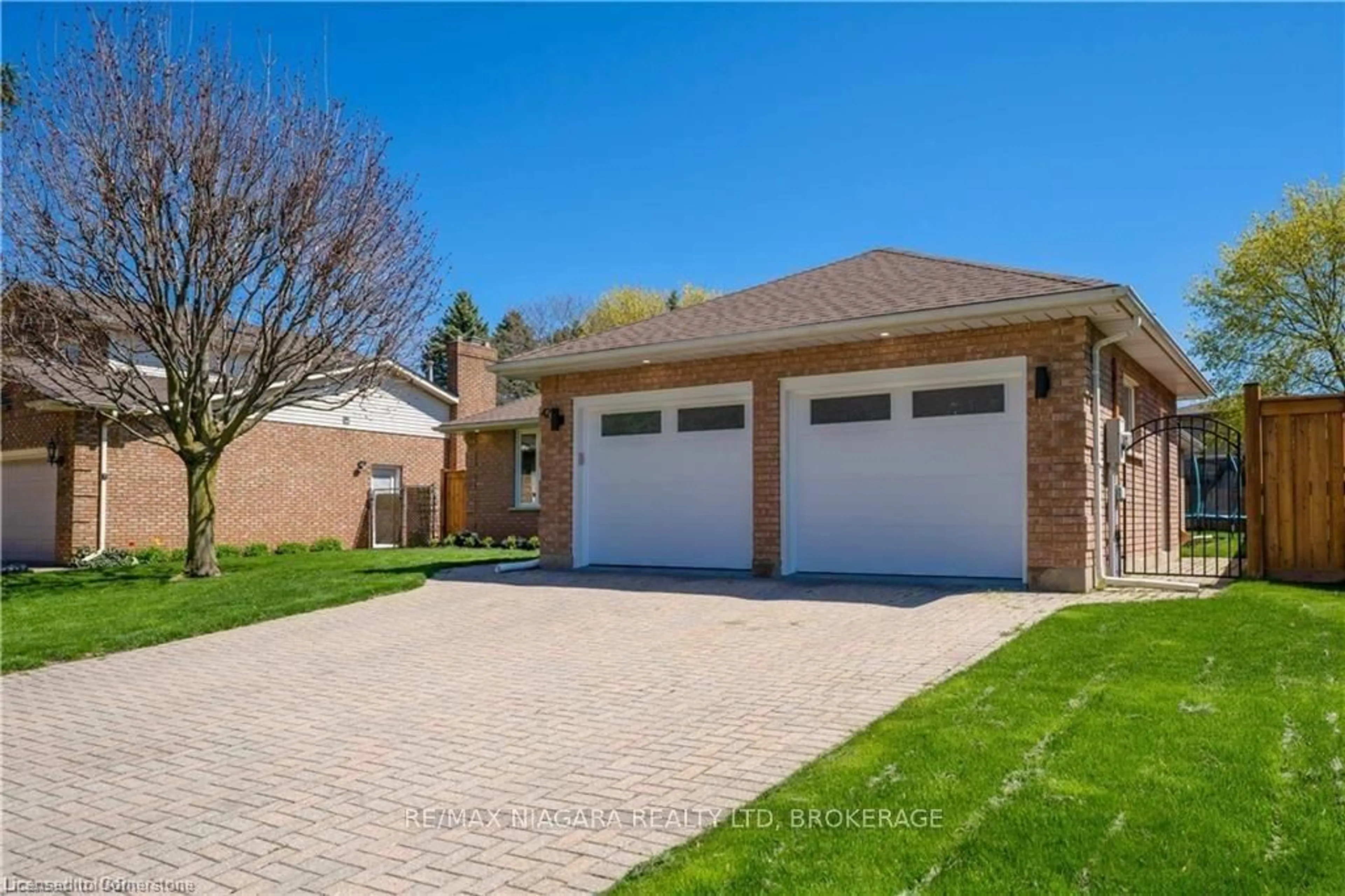 Home with brick exterior material, street for 42 Berkwood Pl, Fonthill Ontario L0S 1E2