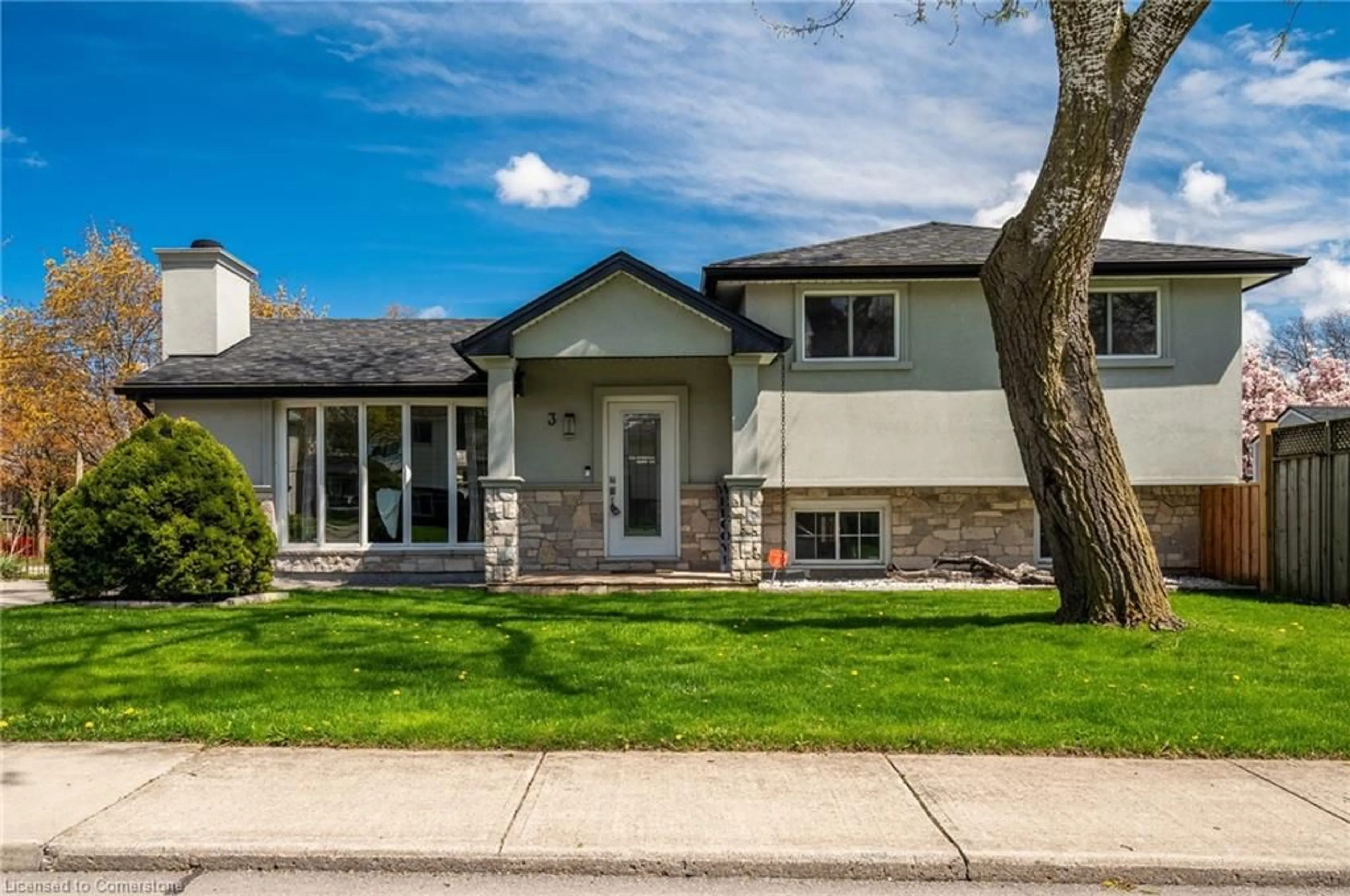 Home with vinyl exterior material, street for 3 Banff Dr, Hamilton Ontario L8T 3B6