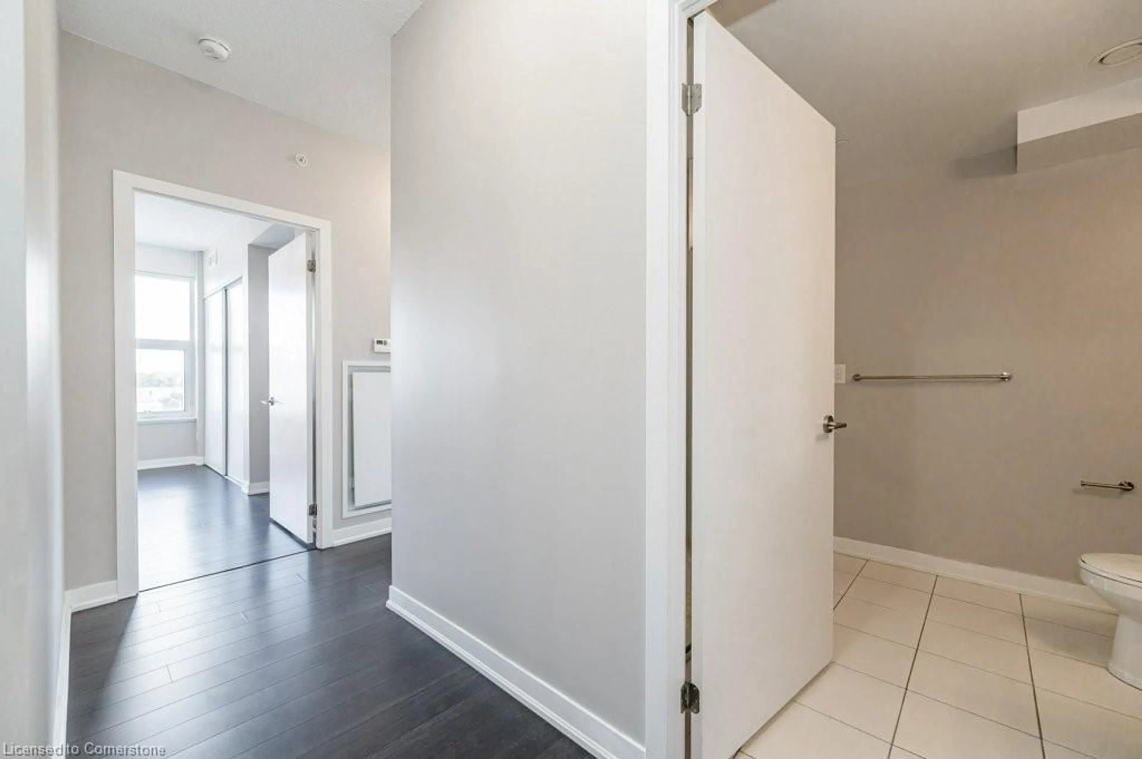 Indoor entryway for 85 Duke St #402, Kitchener Ontario N2G 1A6