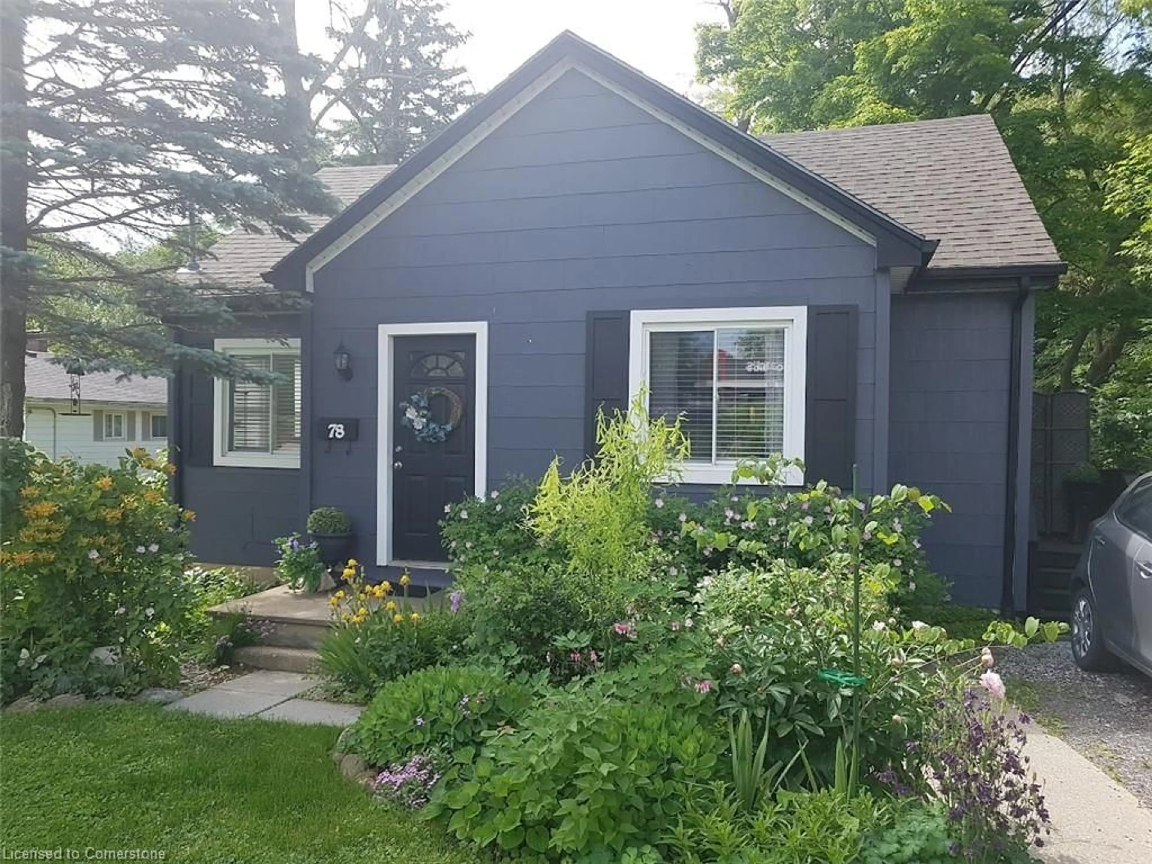 Home with vinyl exterior material, street for 78 Queensway Dr, Simcoe Ontario N3Y 4M6