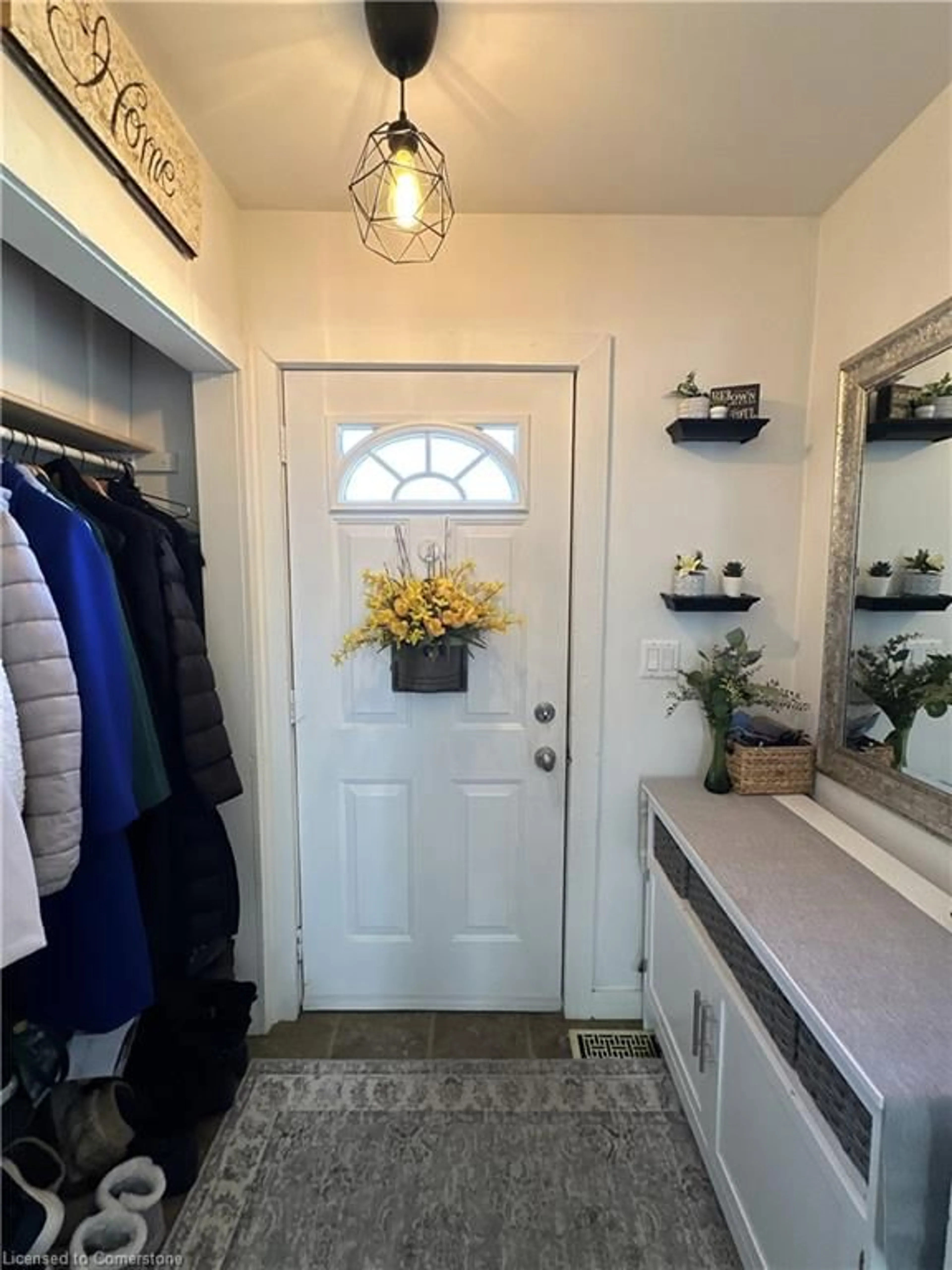 Indoor entryway for 78 Queensway Dr, Simcoe Ontario N3Y 4M6