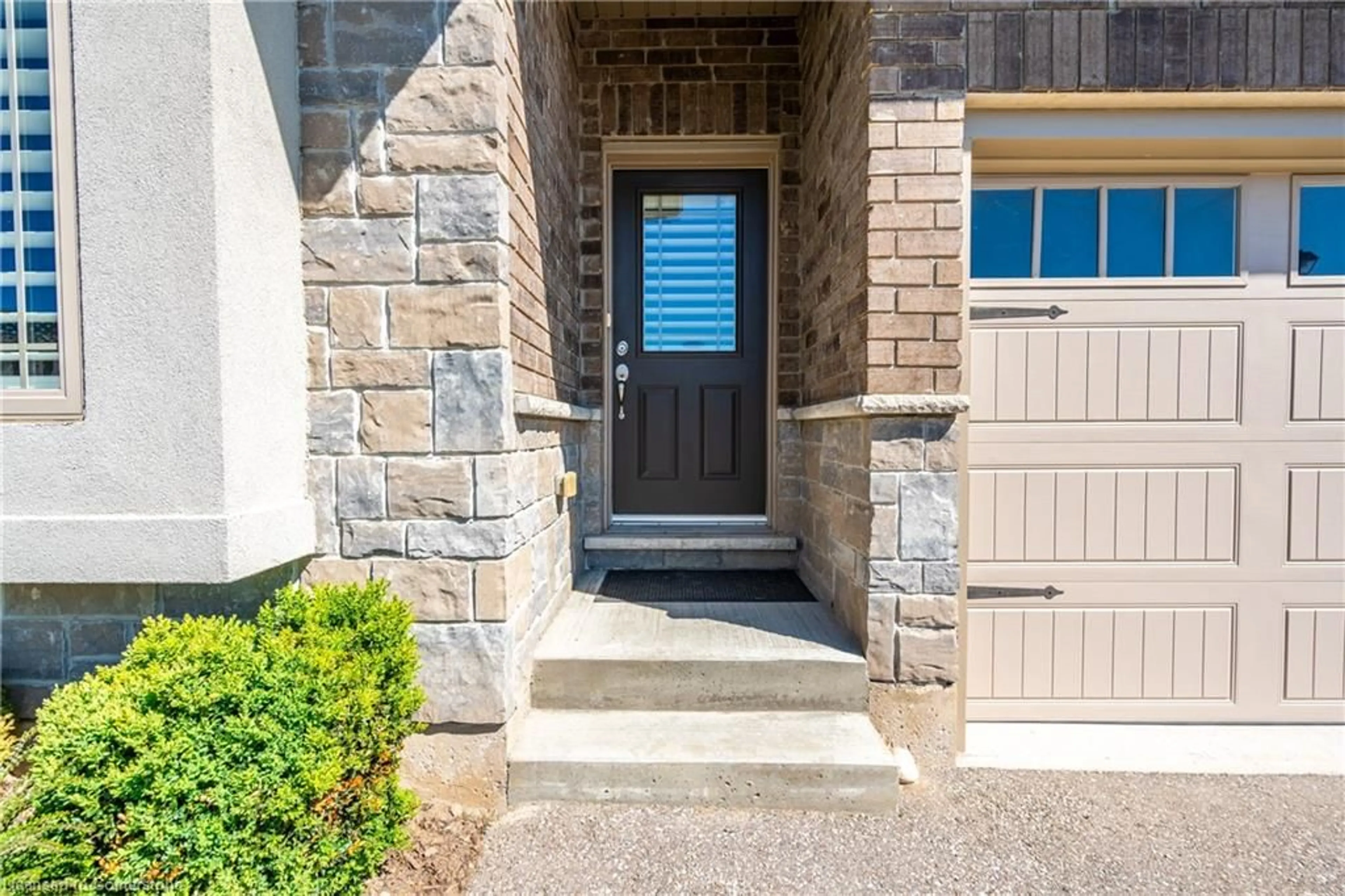 Indoor entryway for 194 Donly Dr #12, Simcoe Ontario N3Y 0C6