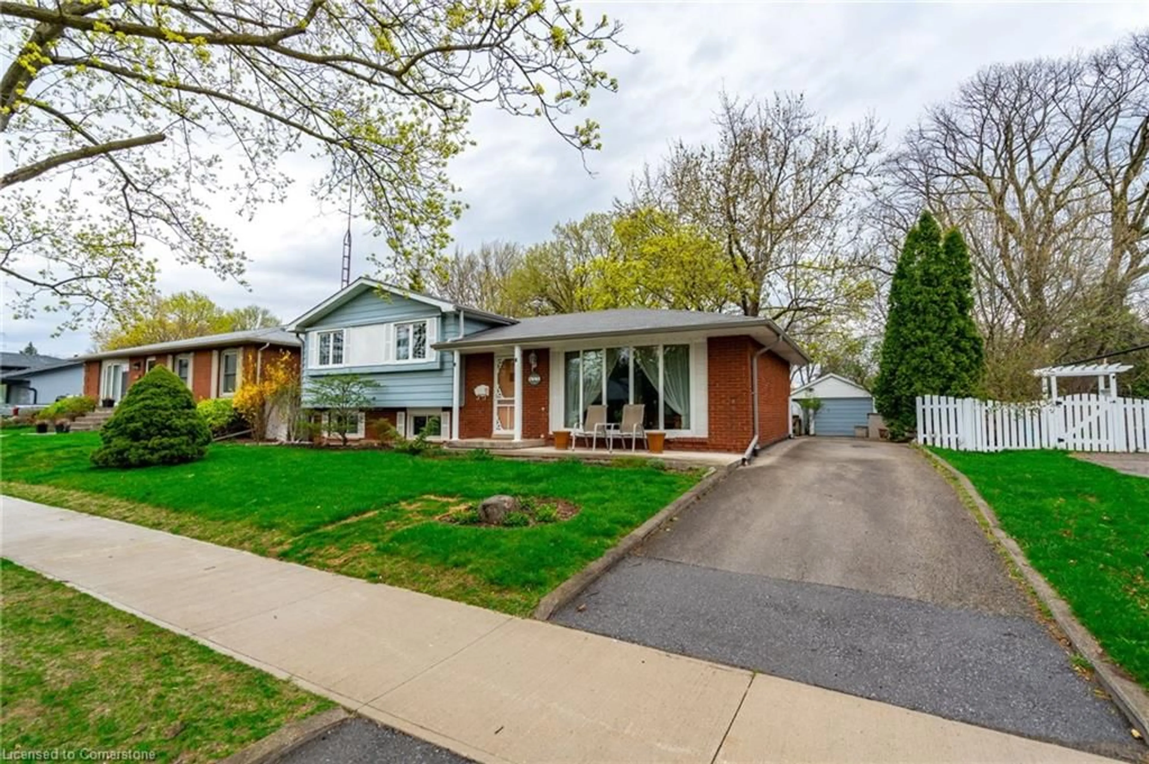 Home with brick exterior material, street for 611 Woodview Rd, Burlington Ontario L7M 3V2