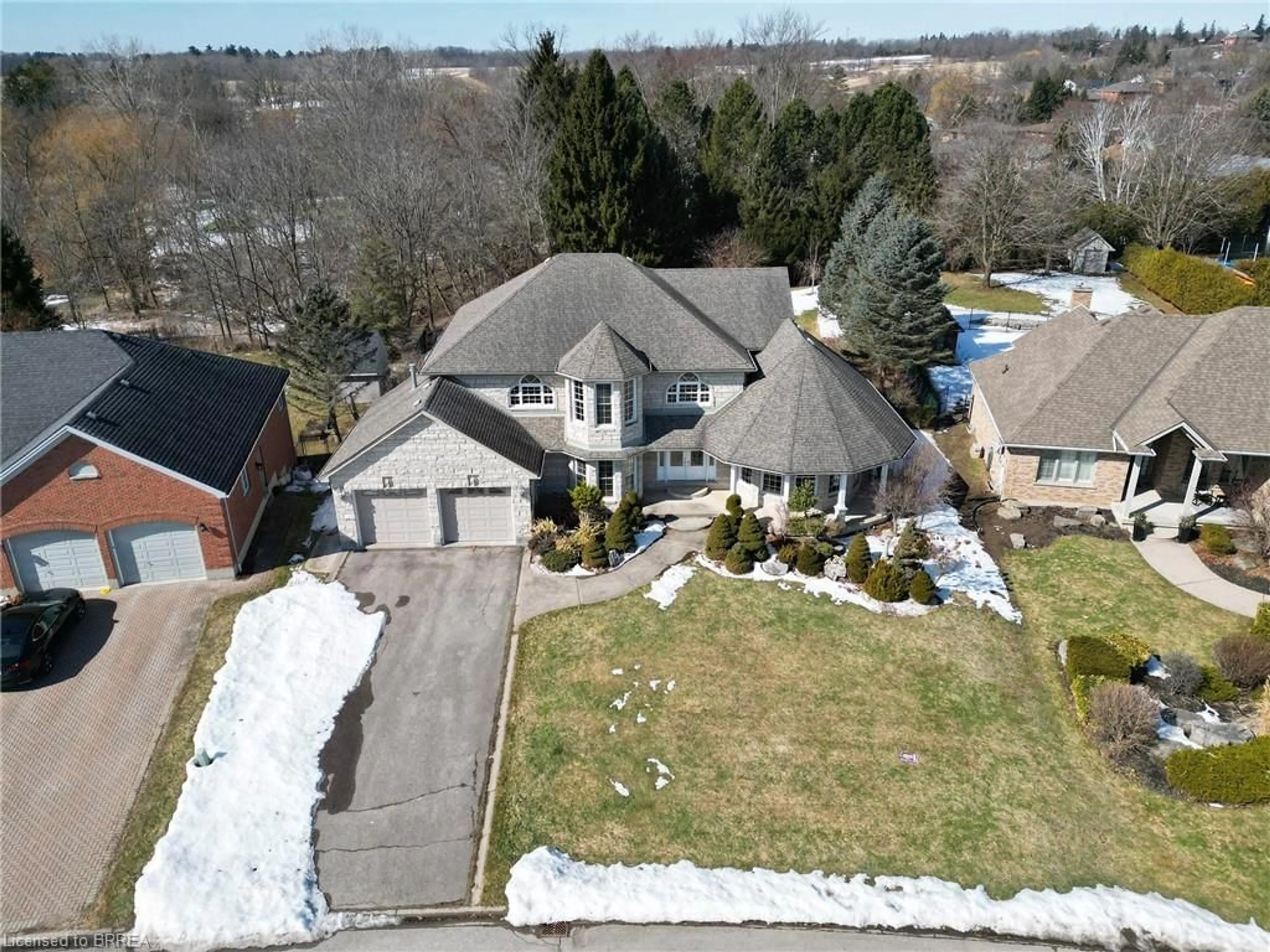 A pic from outside/outdoor area/front of a property/back of a property/a pic from drone, street for 15 Royal York Crt, St. George Ontario N0E 1N0