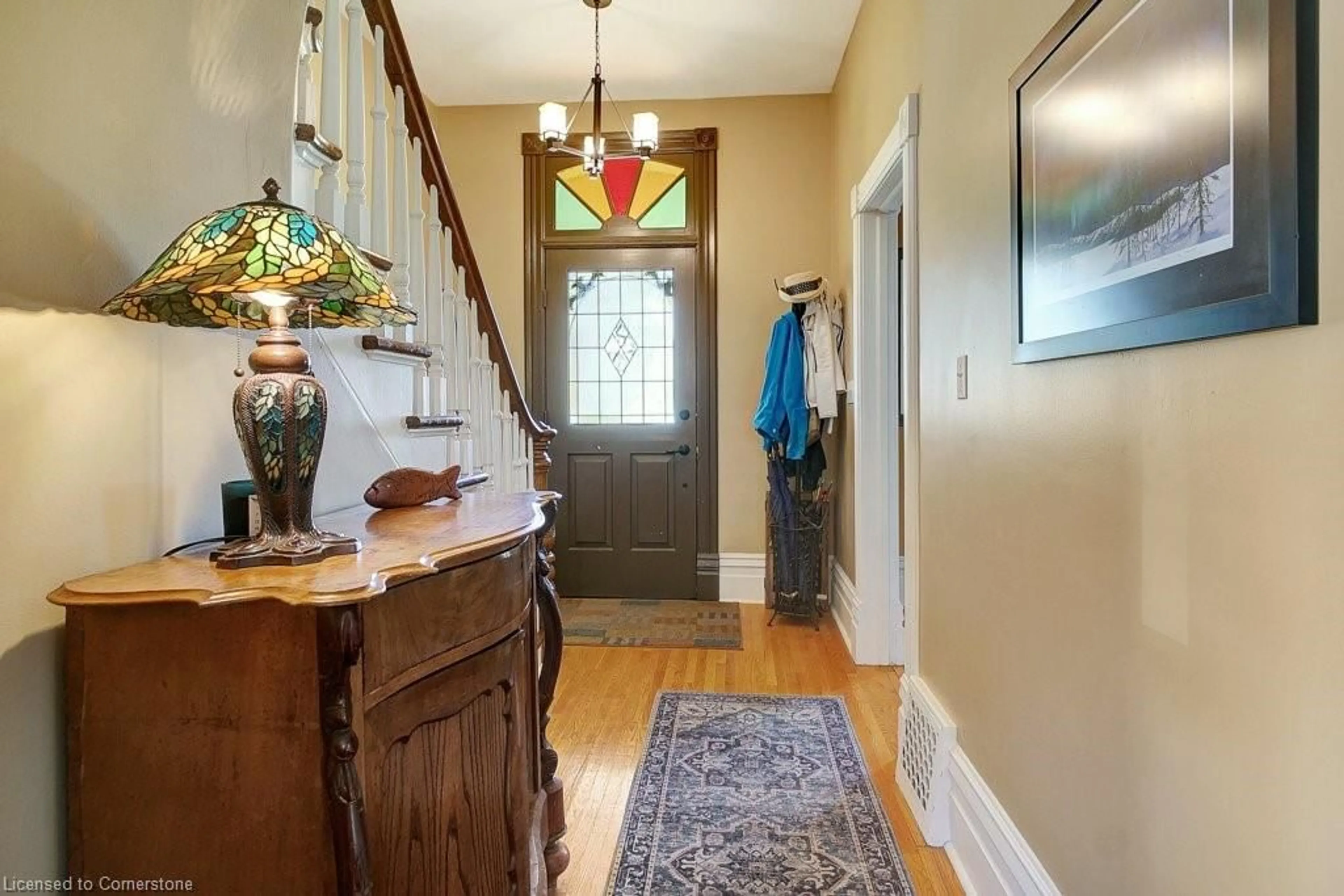 Indoor entryway for 663 Governors Rd, Paris Ontario N3L 3E1