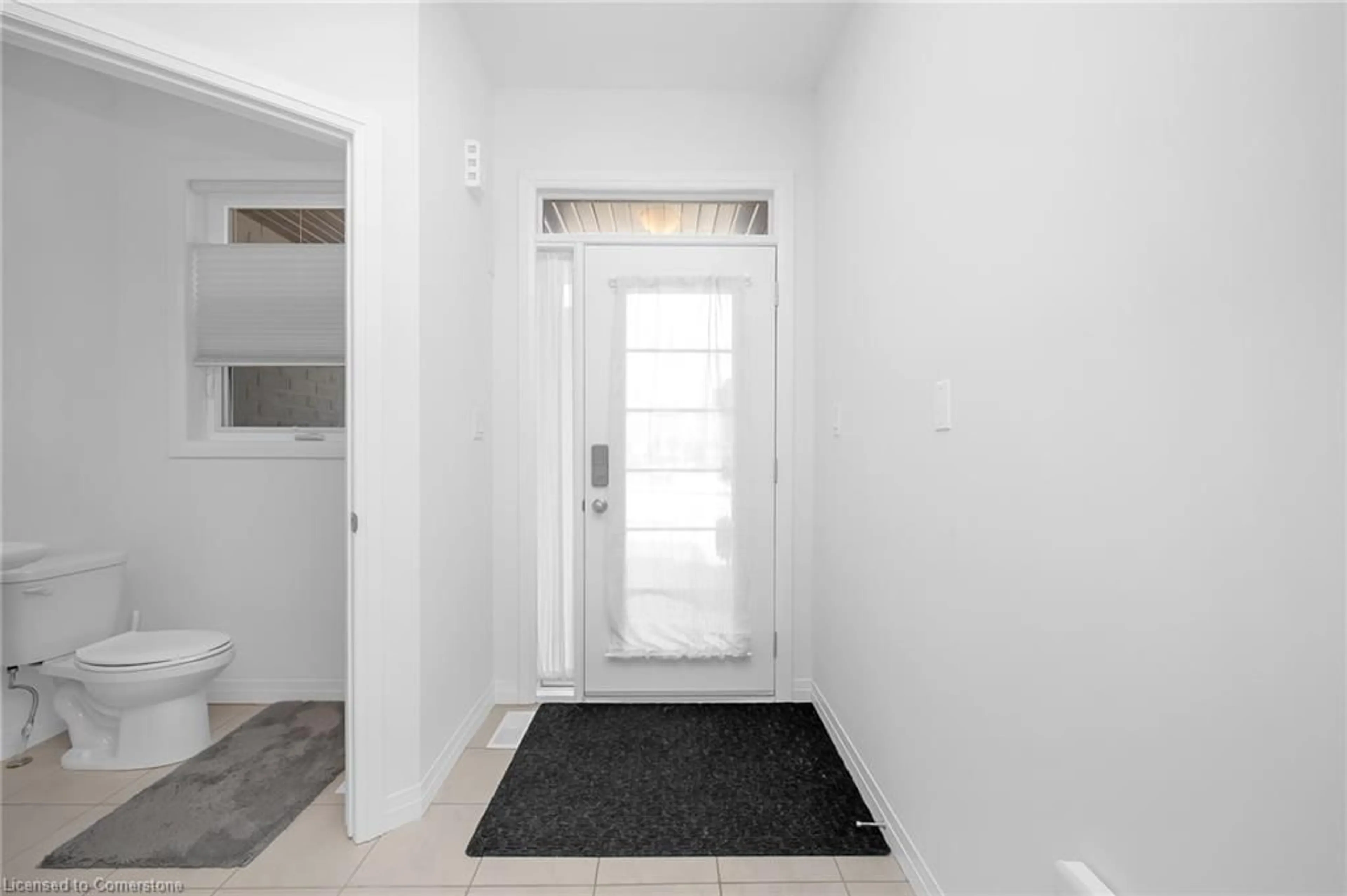 Indoor entryway for 5046 Connor Dr, Beamsville Ontario L3J 0S1