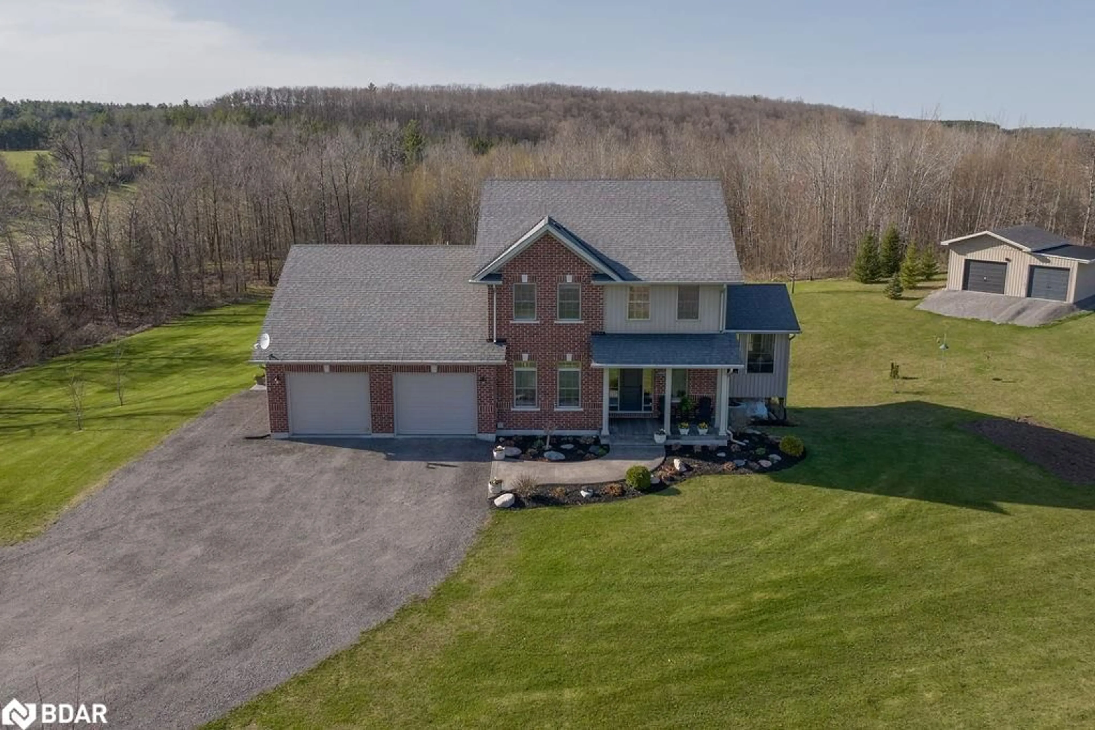 A pic from outside/outdoor area/front of a property/back of a property/a pic from drone, building for 260 Smith Rd, Belleville Ontario K0K 3E0