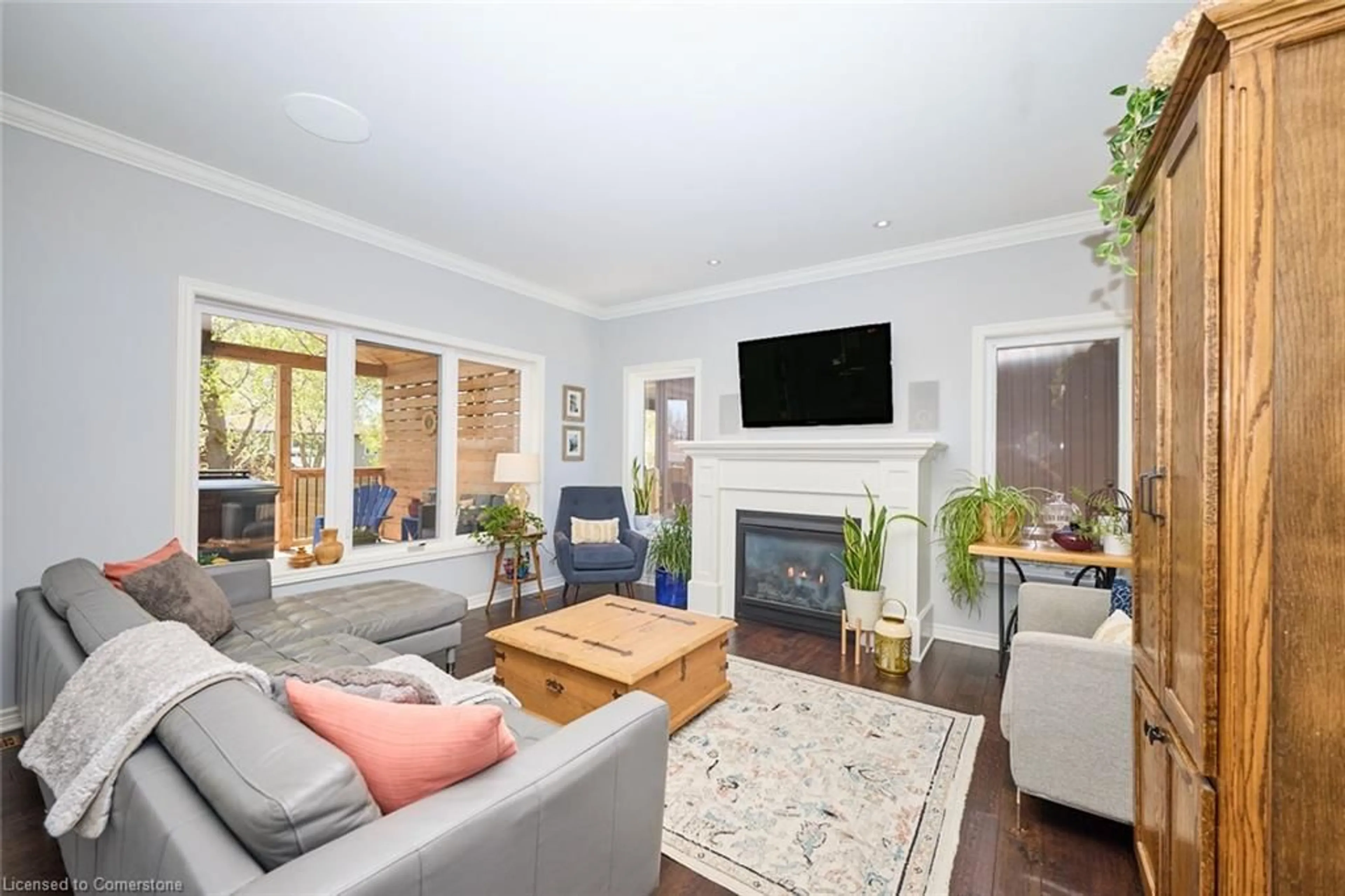 Living room with furniture, wood/laminate floor for 13 Postma Dr, Dunnville Ontario N1A 0B2