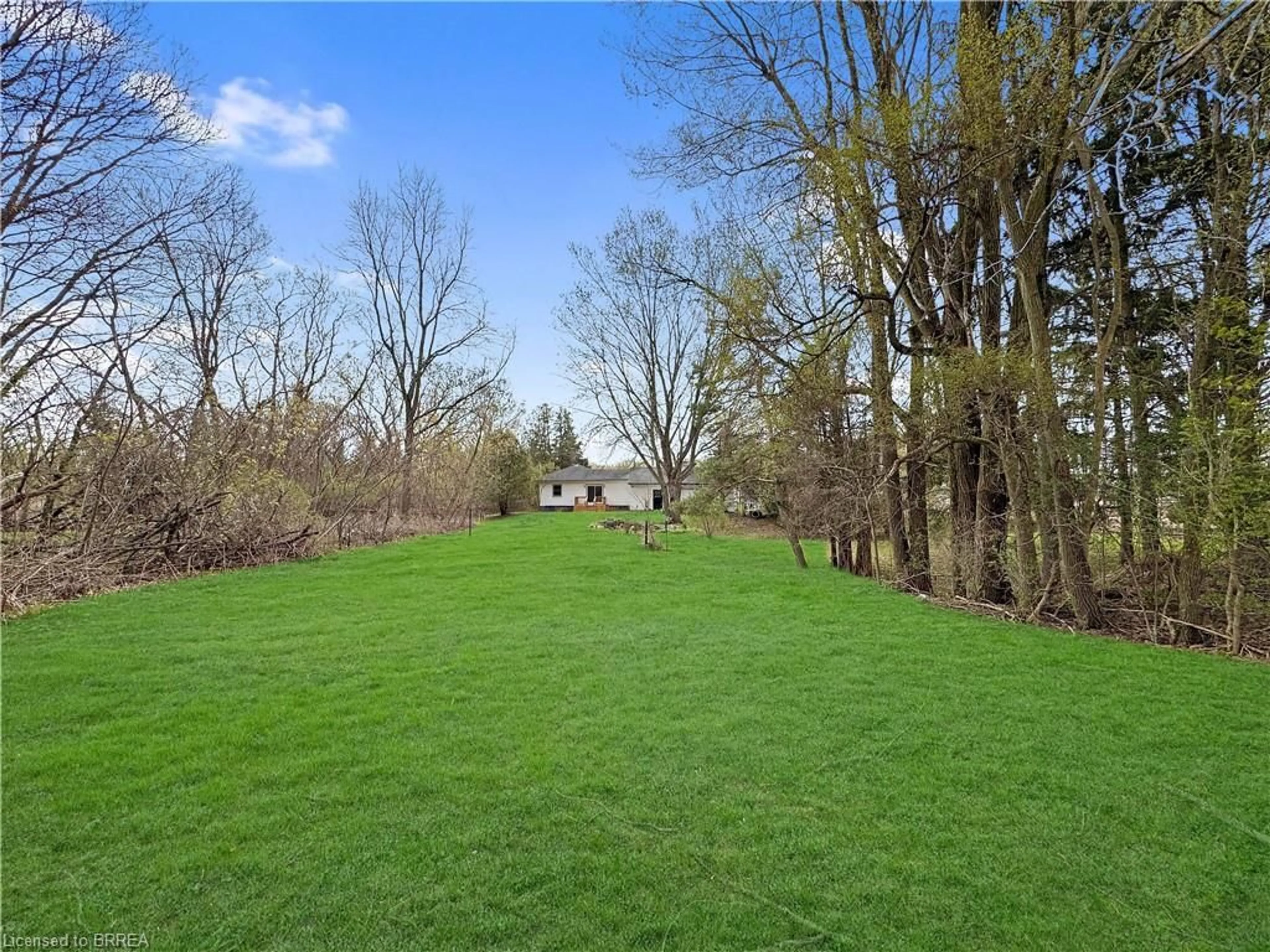 A pic from outside/outdoor area/front of a property/back of a property/a pic from drone, forest/trees view for 135 Birkett Lane, Brantford Ontario N3T 5L9