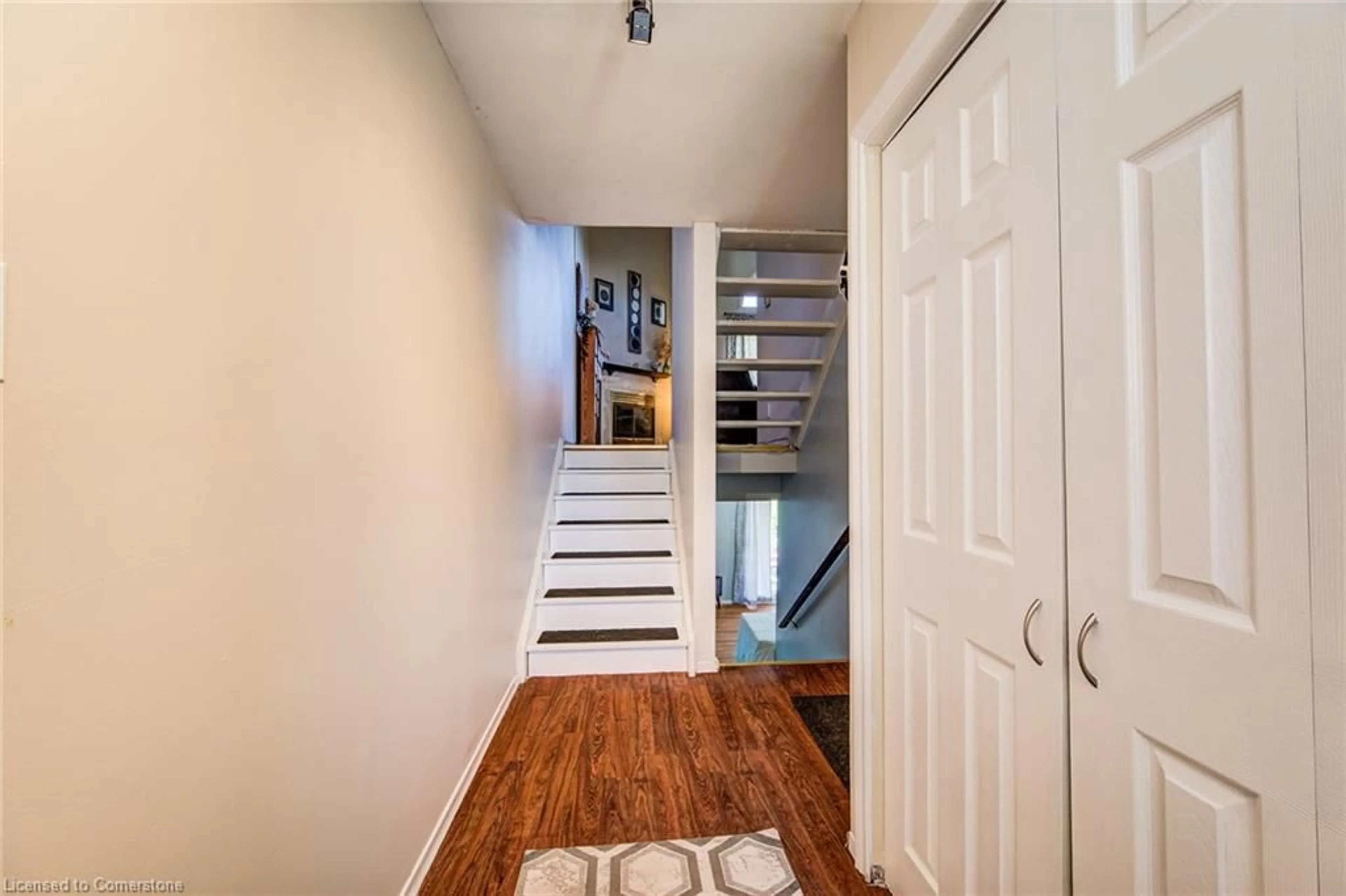 Indoor entryway for 111 Traynor Ave #26, Kitchener Ontario N2C 2N2