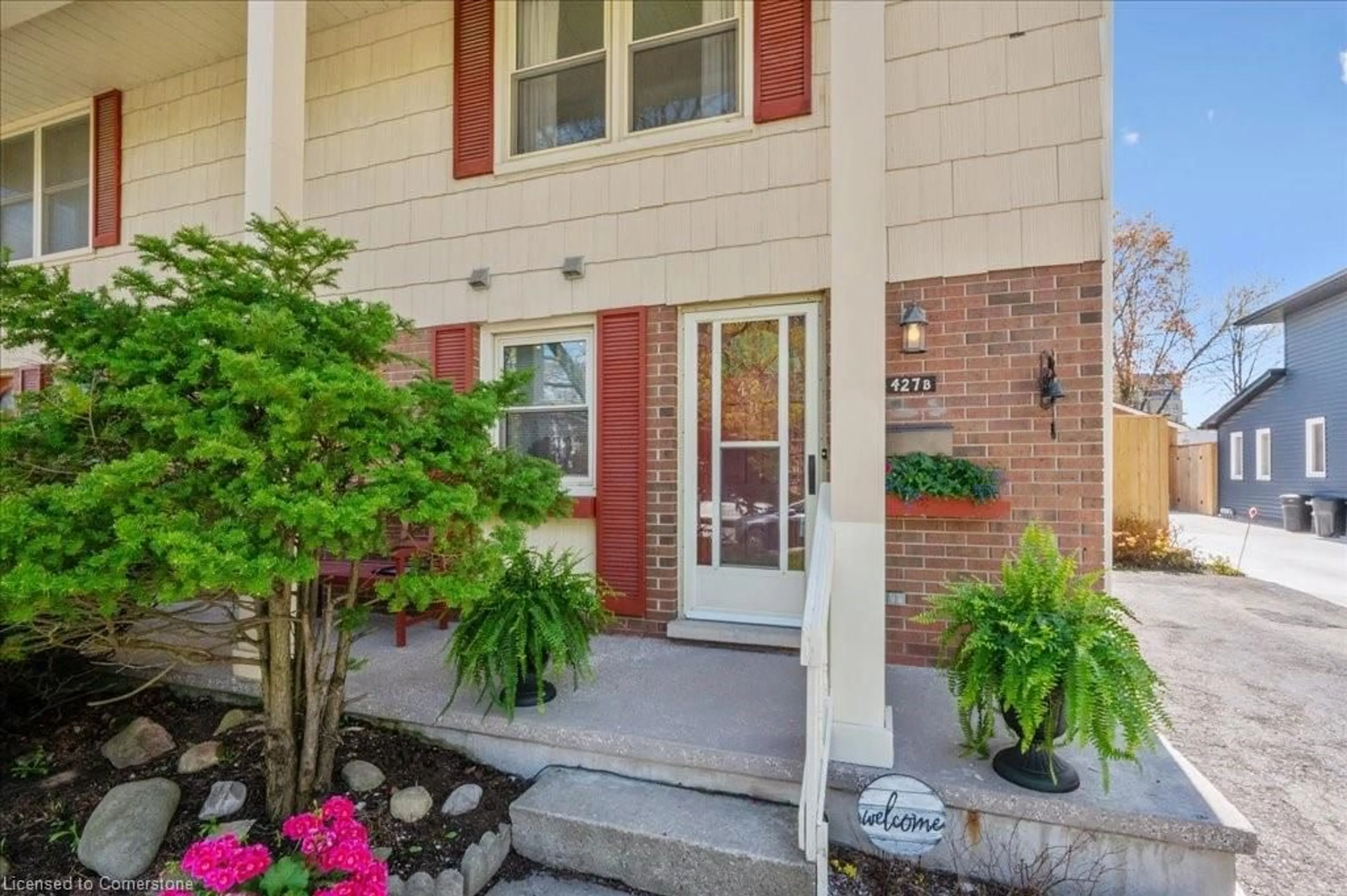 Indoor entryway for 427B Bairstow Cres, Waterloo Ontario N2K 2H7