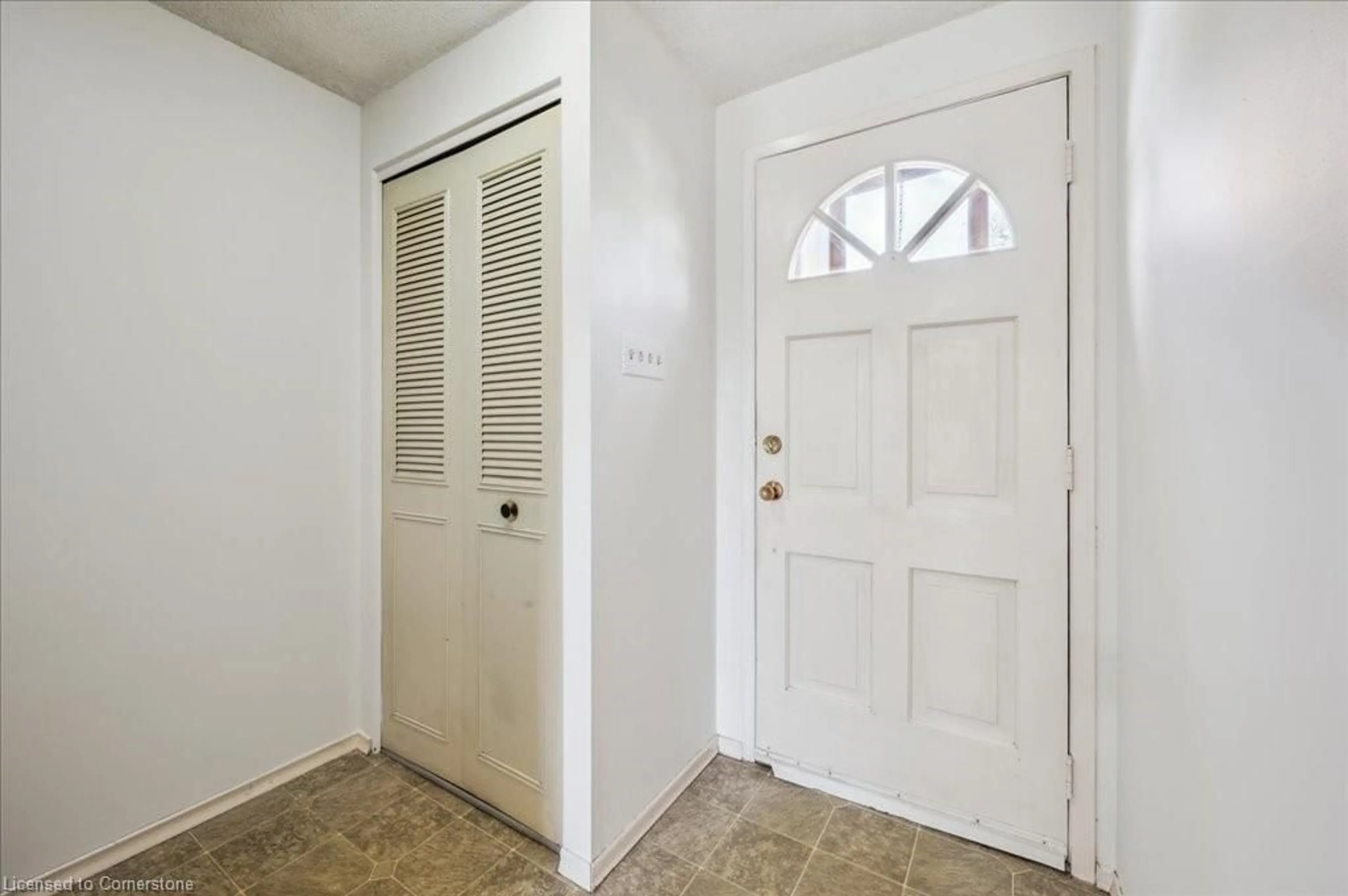 Indoor entryway for 427B Bairstow Cres, Waterloo Ontario N2K 2H7