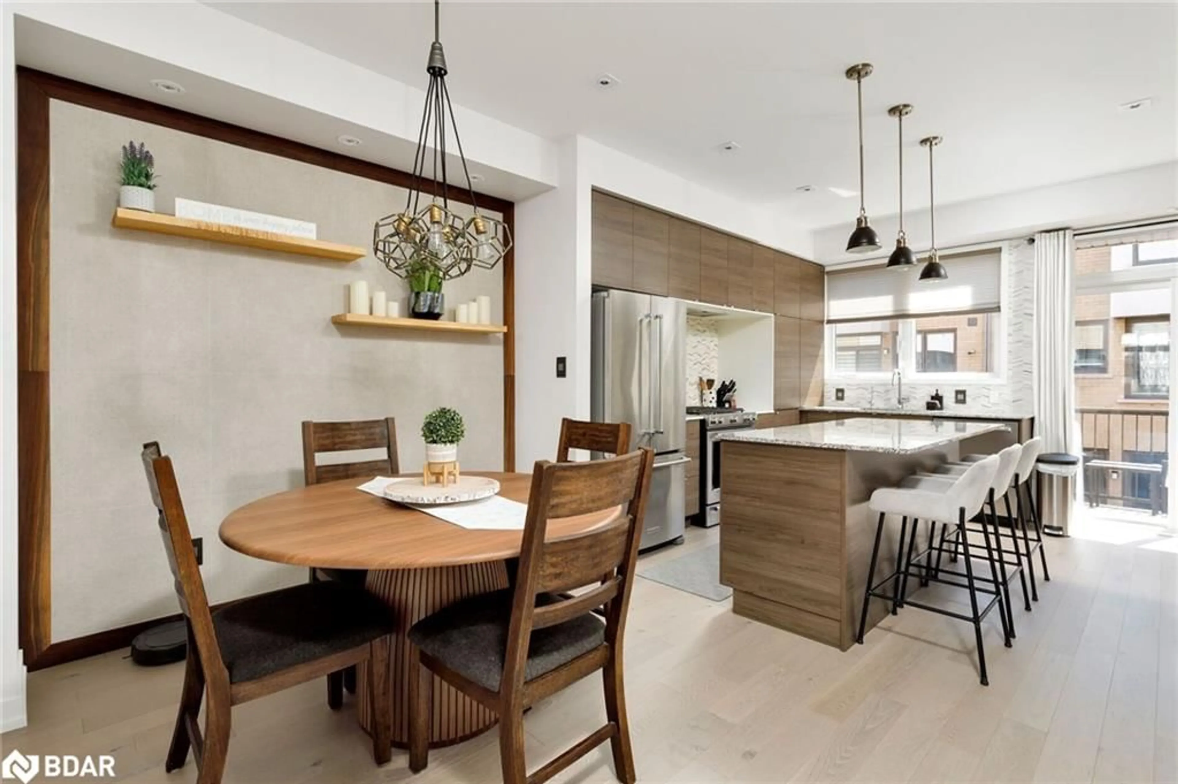 Open concept kitchen, ceramic/tile floor for 216 Squire Crescent Cres, Oakville Ontario L6H 0L6