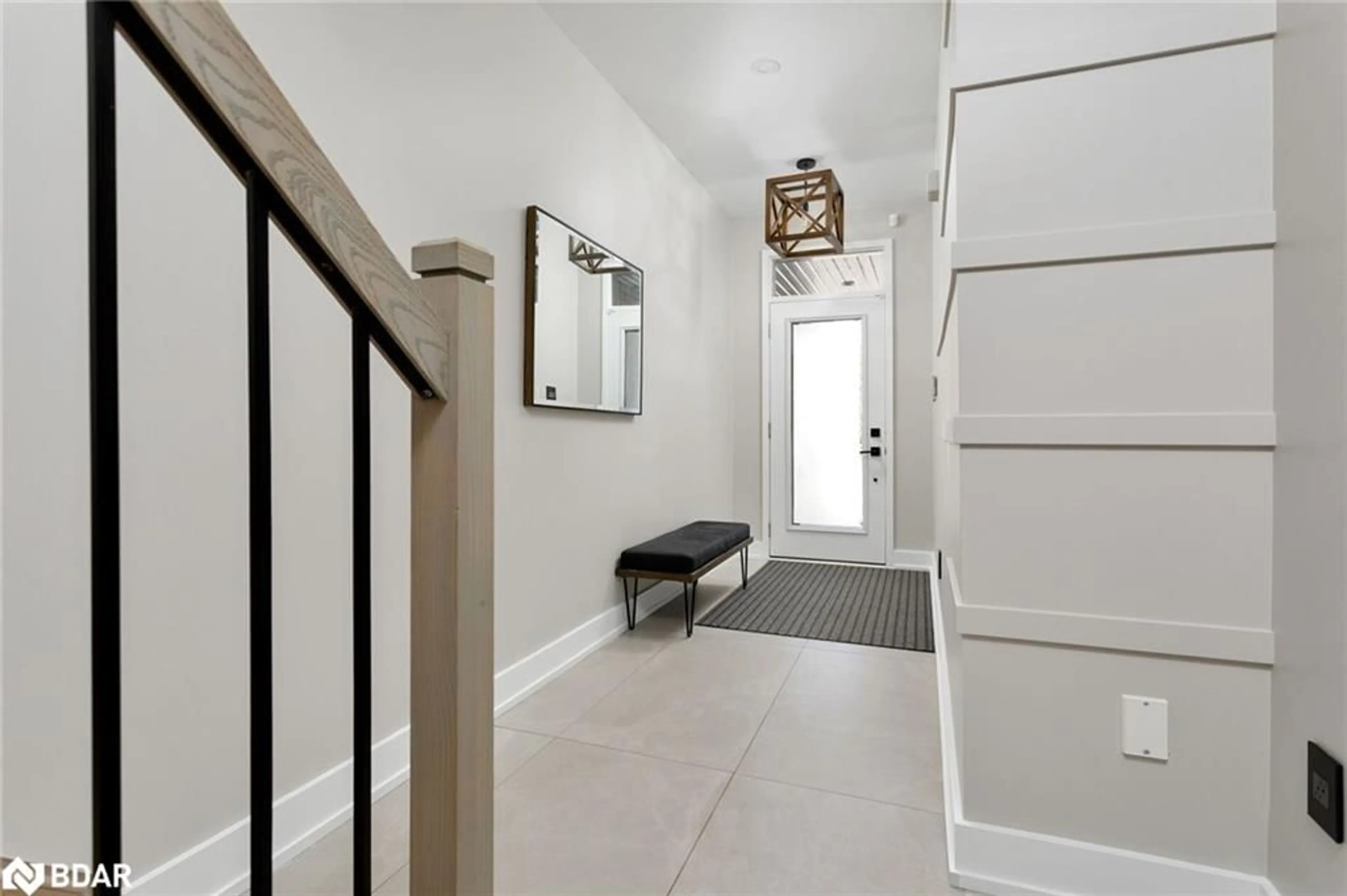 Indoor entryway for 216 Squire Crescent Cres, Oakville Ontario L6H 0L6
