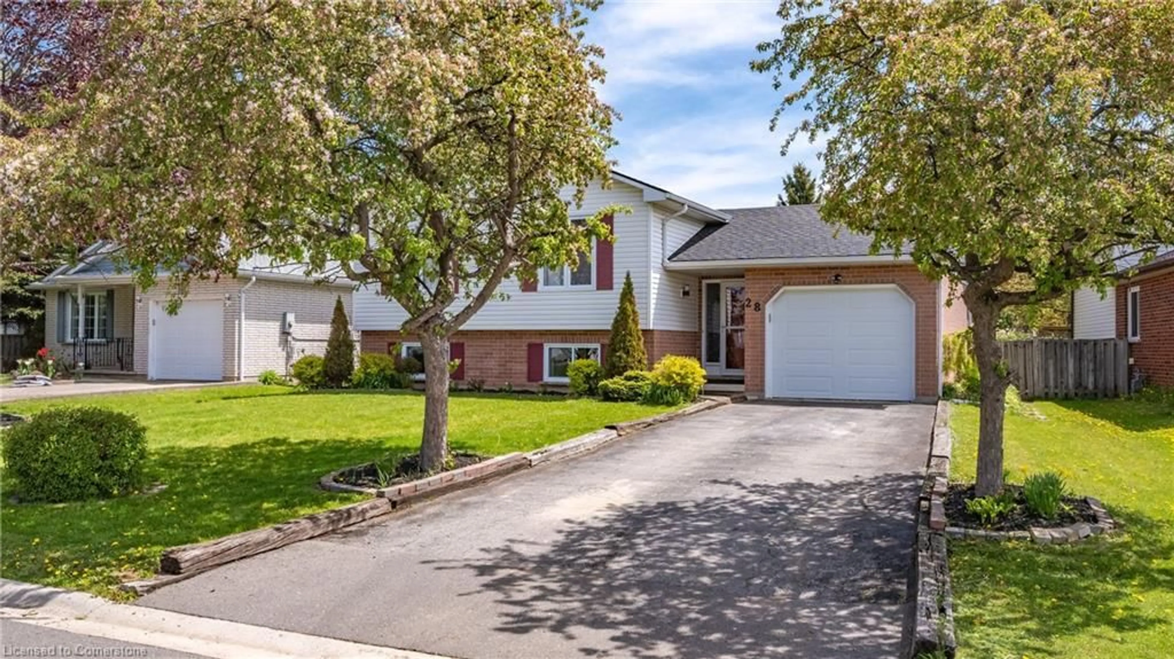 Home with vinyl exterior material, street for 28 Thompson Dr, Port Dover Ontario N0A 1N4