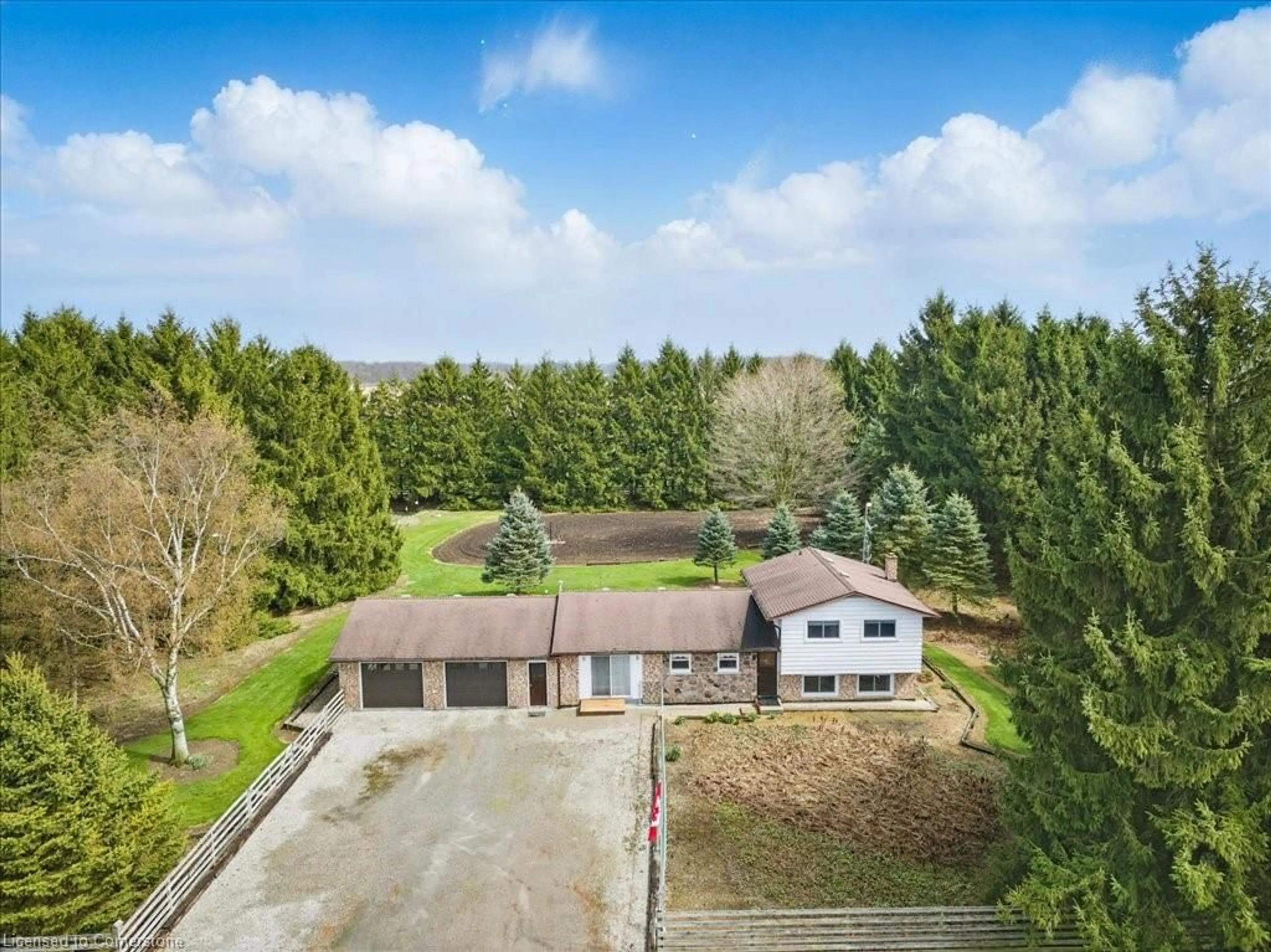 A pic from outside/outdoor area/front of a property/back of a property/a pic from drone, unknown for 874 Robinson Rd, Dunnville Ontario N1A 2W1