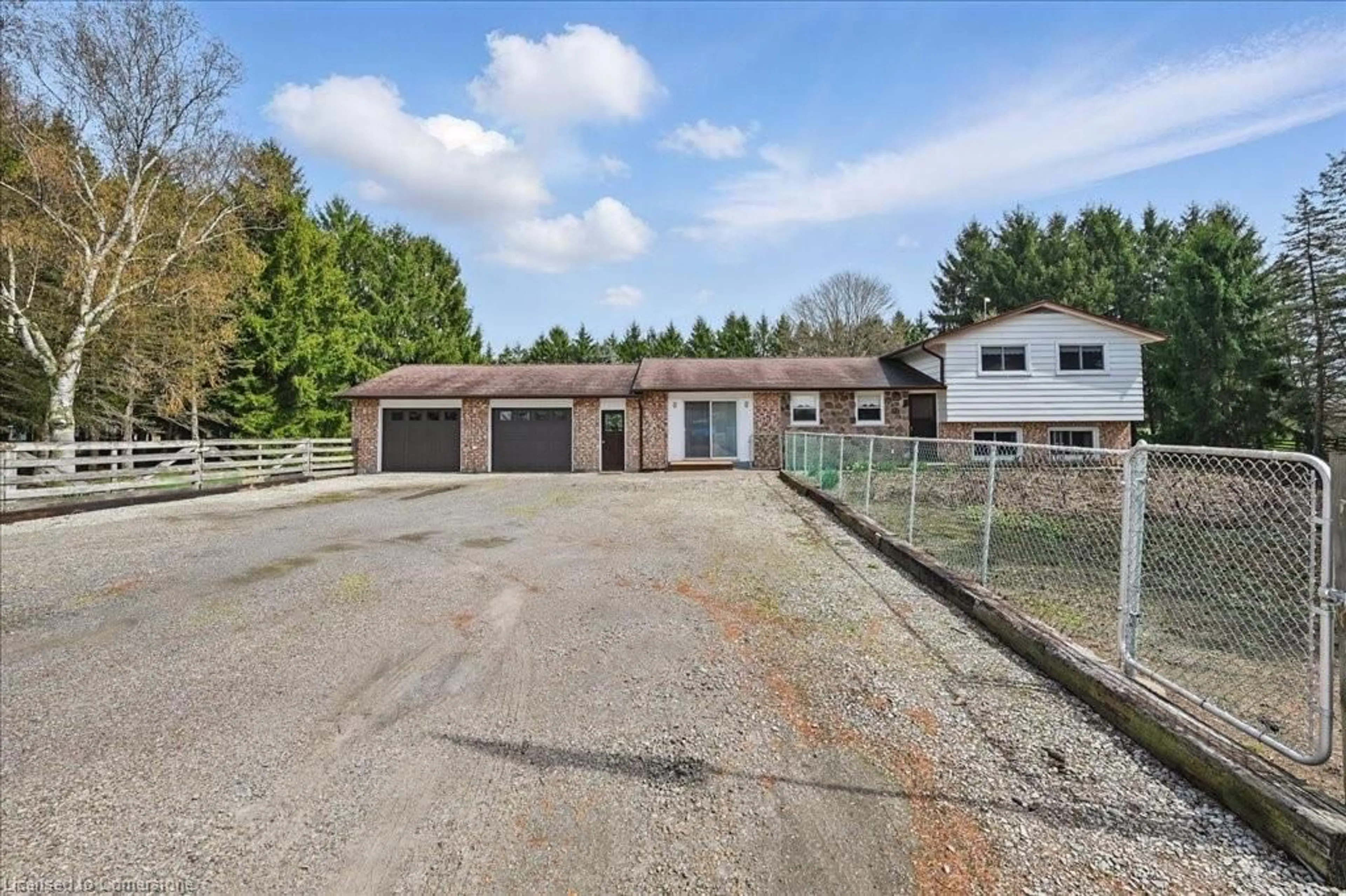 A pic from outside/outdoor area/front of a property/back of a property/a pic from drone, unknown for 874 Robinson Rd, Dunnville Ontario N1A 2W1