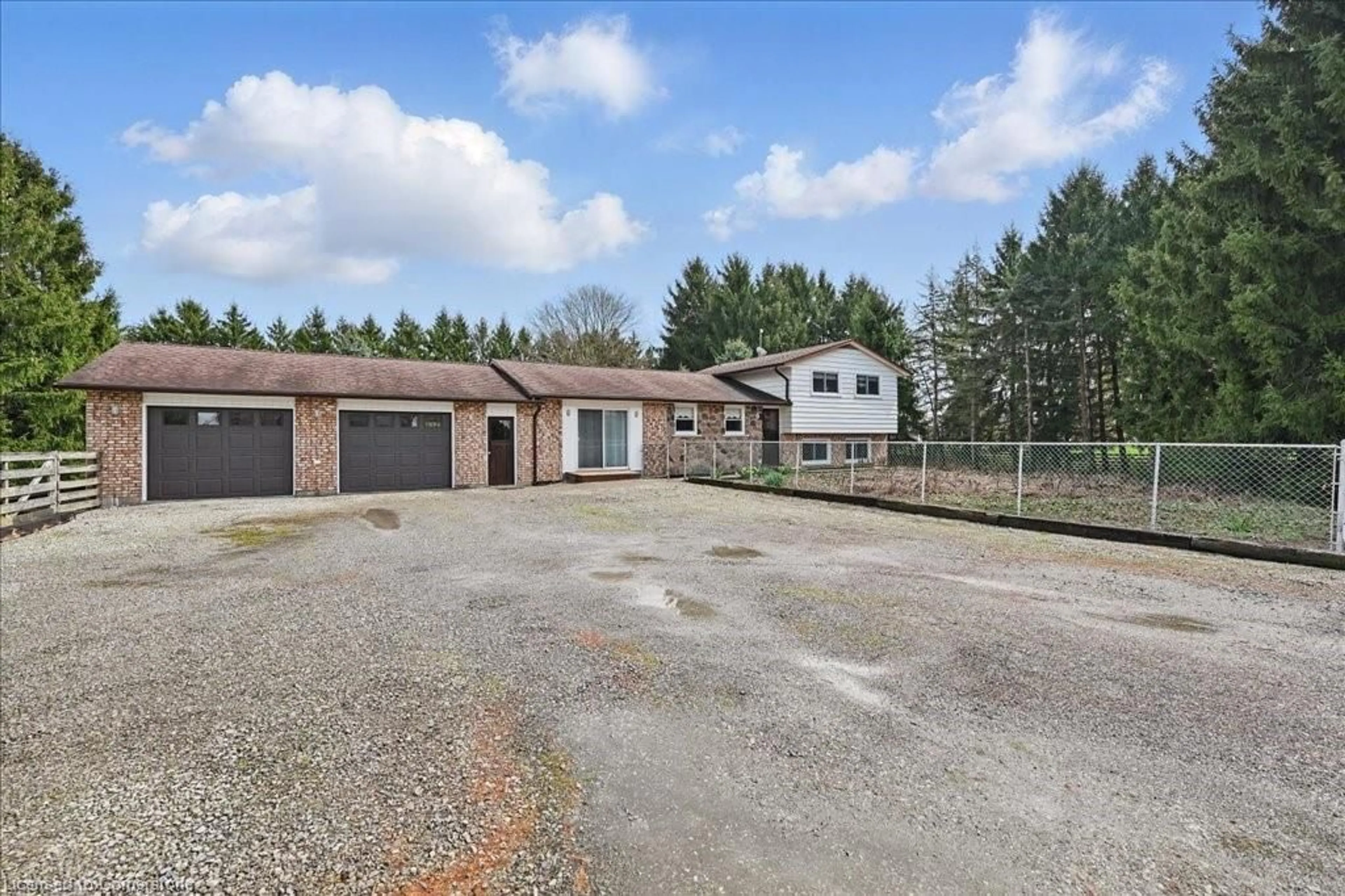 A pic from outside/outdoor area/front of a property/back of a property/a pic from drone, unknown for 874 Robinson Rd, Dunnville Ontario N1A 2W1