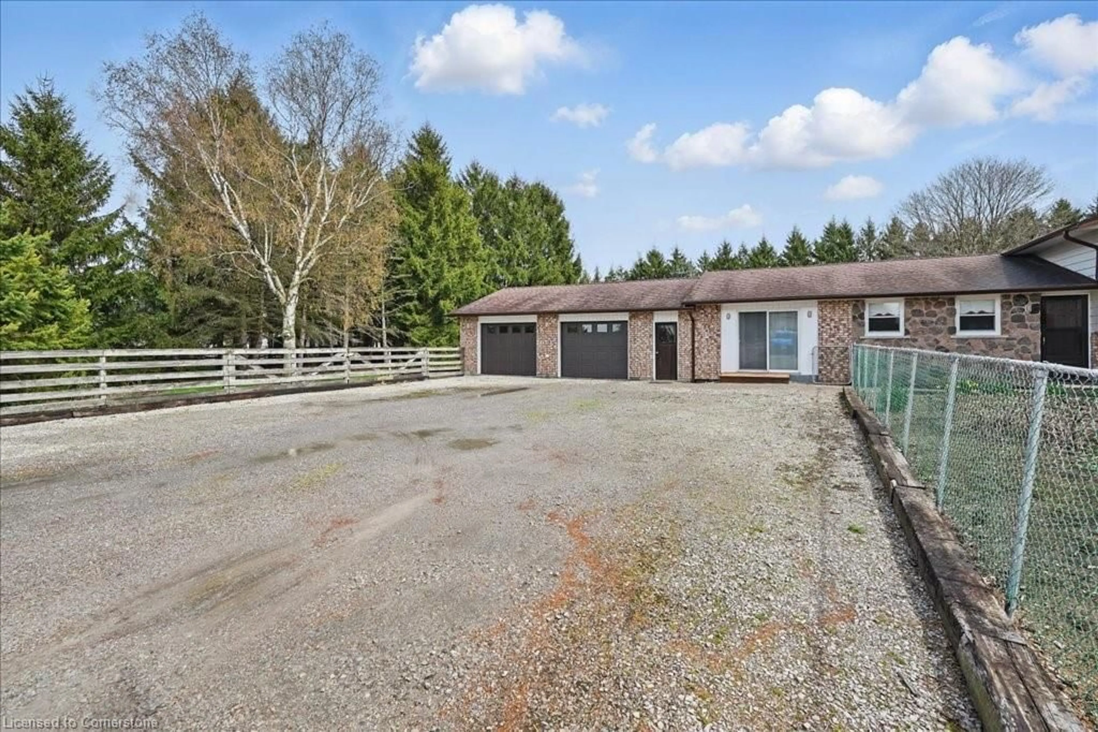 A pic from outside/outdoor area/front of a property/back of a property/a pic from drone, unknown for 874 Robinson Rd, Dunnville Ontario N1A 2W1