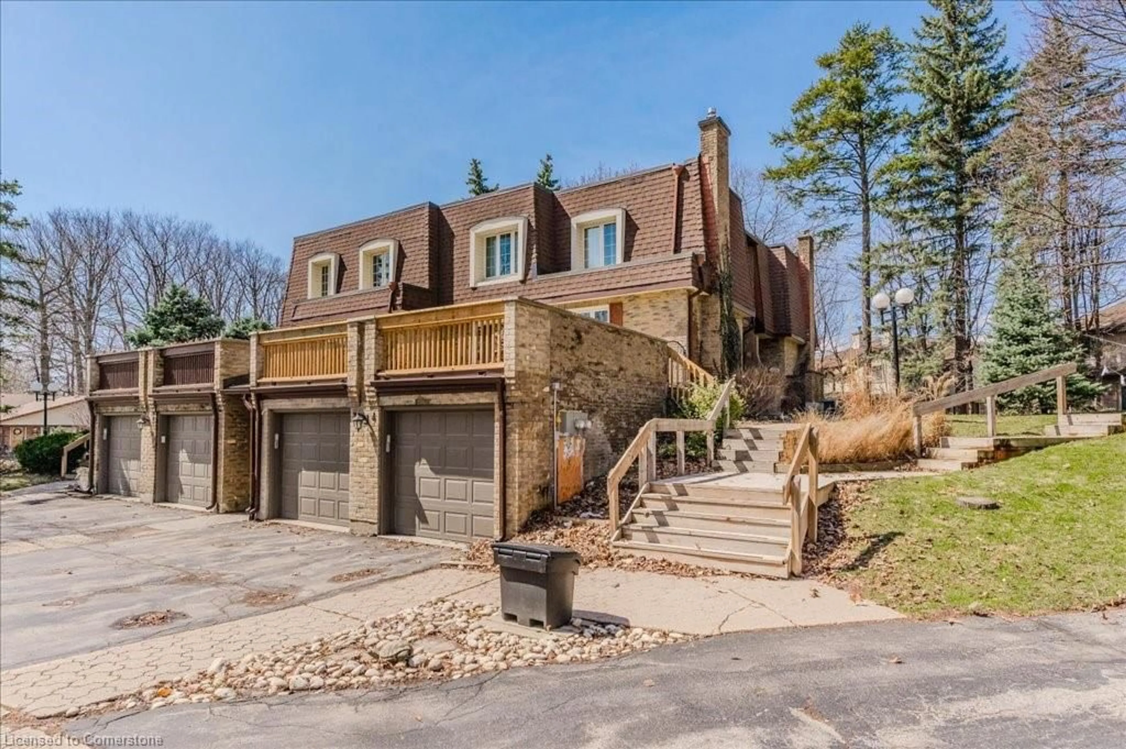 Home with brick exterior material, street for 250 Kingswood Dr #3, Kitchener Ontario N2E 2K2