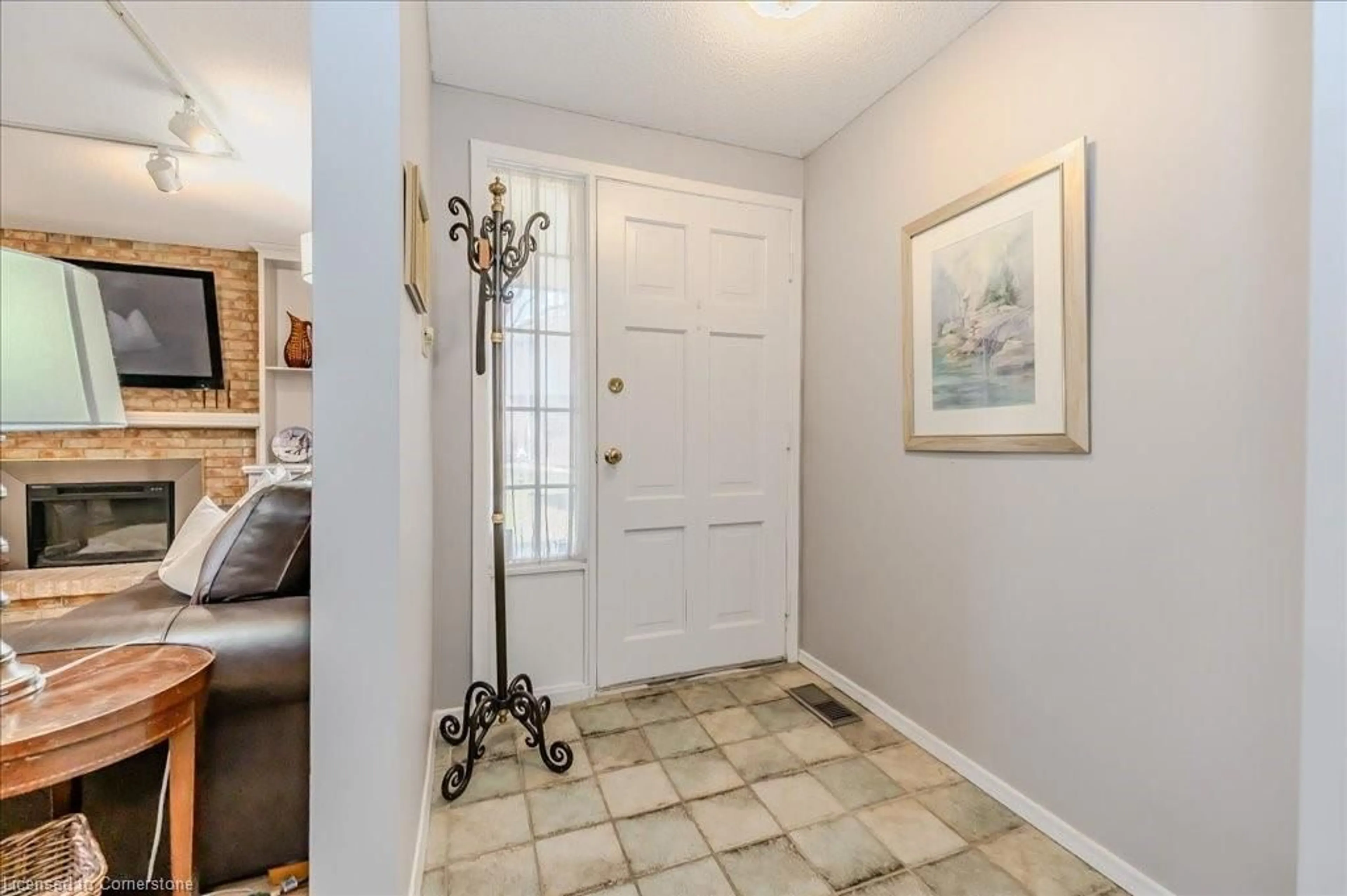 Indoor entryway for 250 Kingswood Dr #3, Kitchener Ontario N2E 2K2