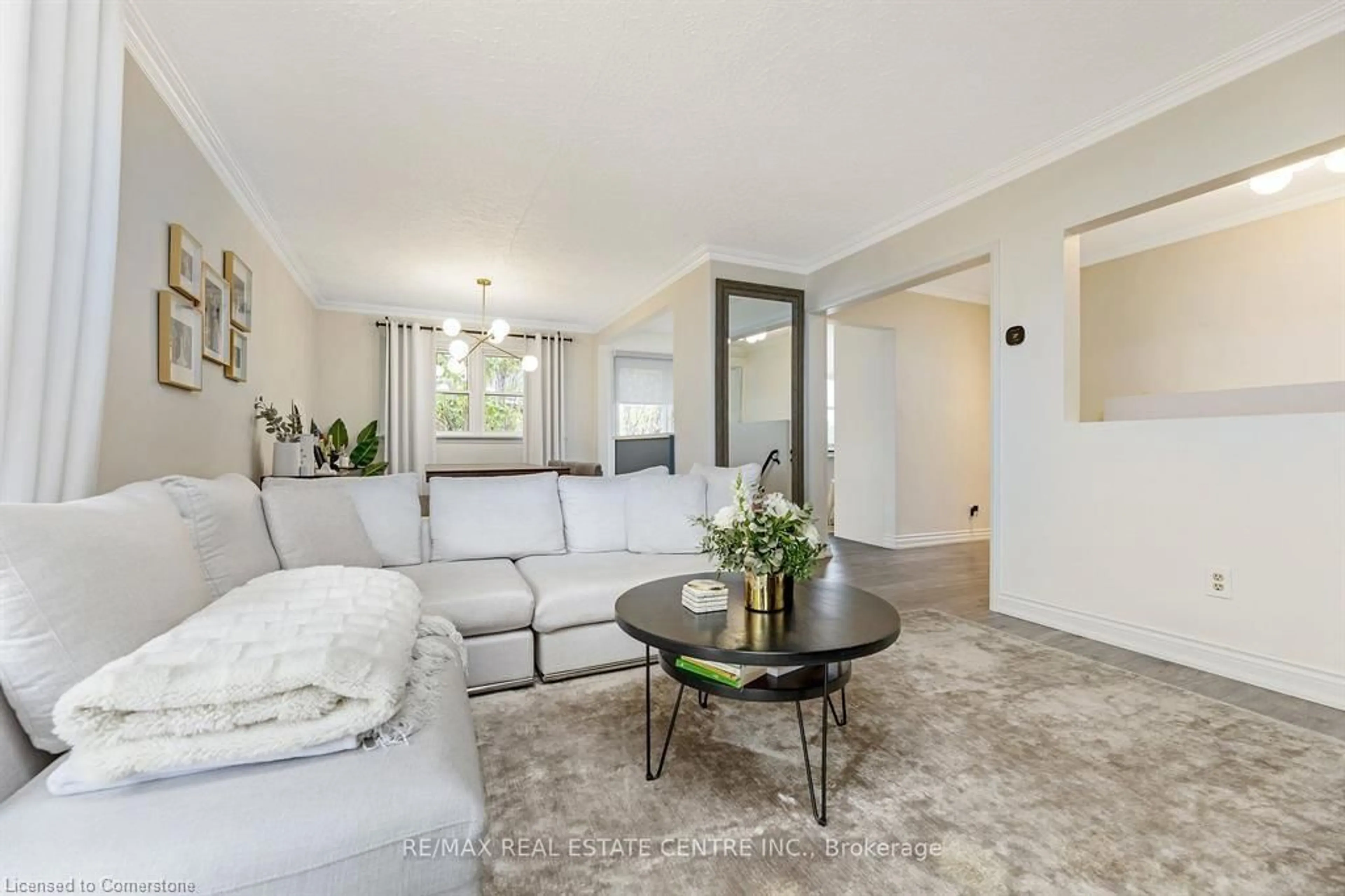 Living room with furniture, unknown for 2176 Sunnydale Dr, Burlington Ontario L7P 1E7