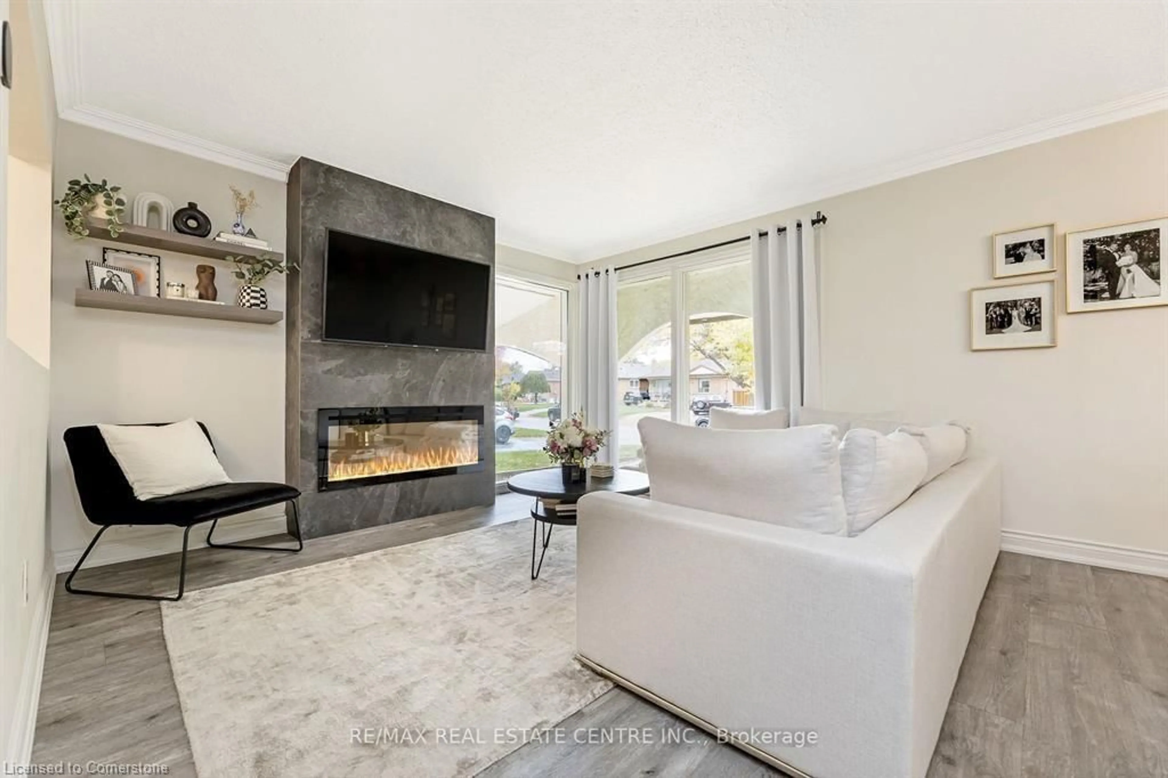 Living room with furniture, unknown for 2176 Sunnydale Dr, Burlington Ontario L7P 1E7