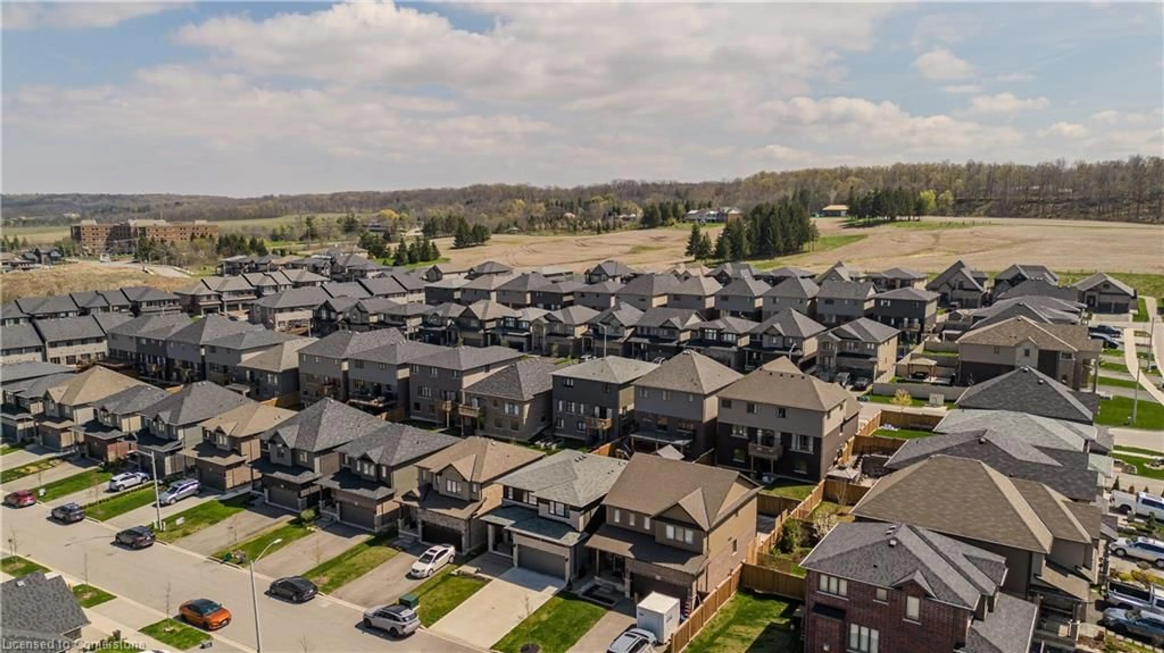 A pic from outside/outdoor area/front of a property/back of a property/a pic from drone, street for 4056 Thomas St, Beamsville Ontario L3J 0S5