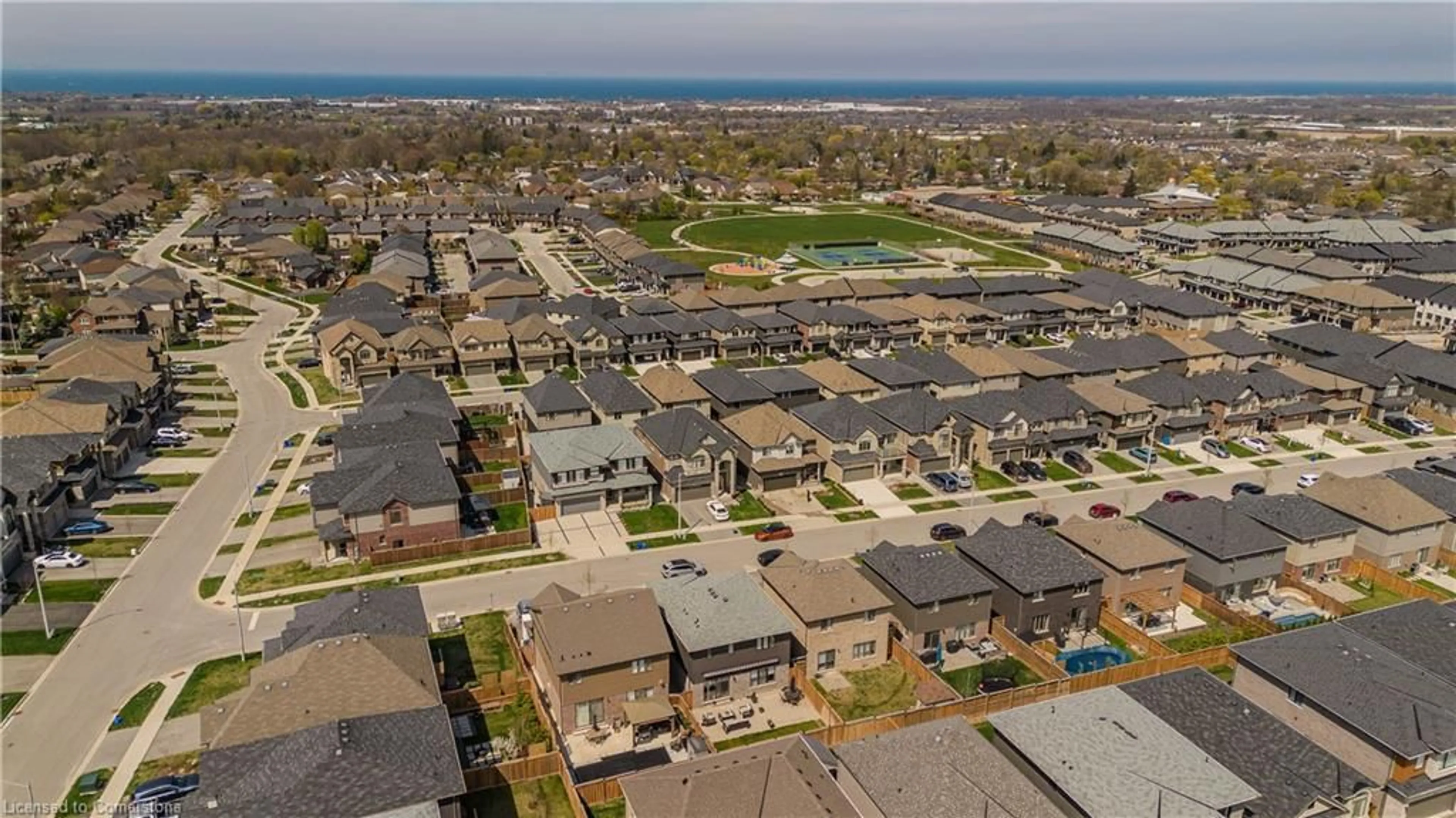 A pic from outside/outdoor area/front of a property/back of a property/a pic from drone, street for 4056 Thomas St, Beamsville Ontario L3J 0S5