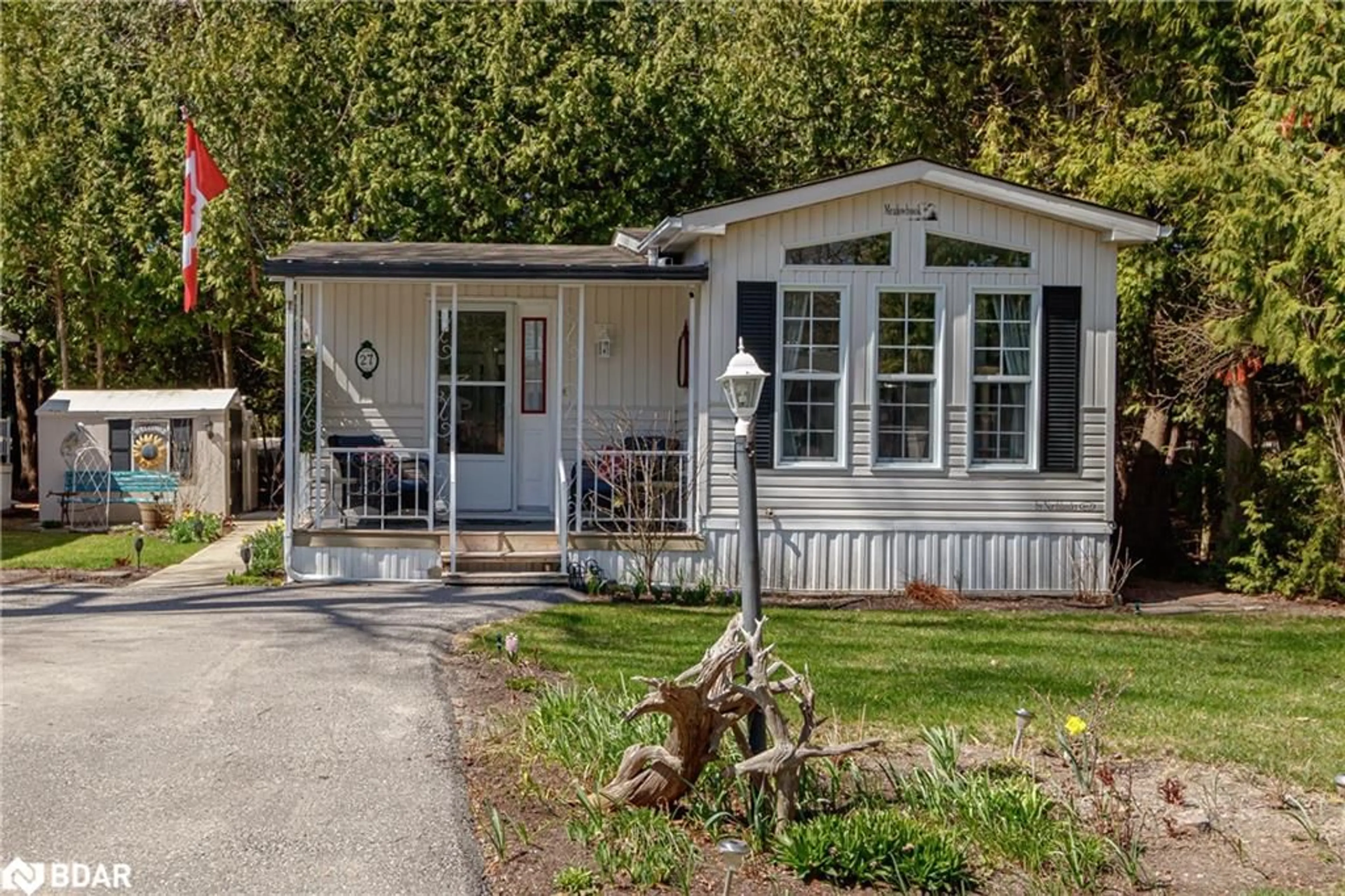 Home with vinyl exterior material, street for 27 The Boardwalk, Wasaga Beach Ontario L9Z 3A8