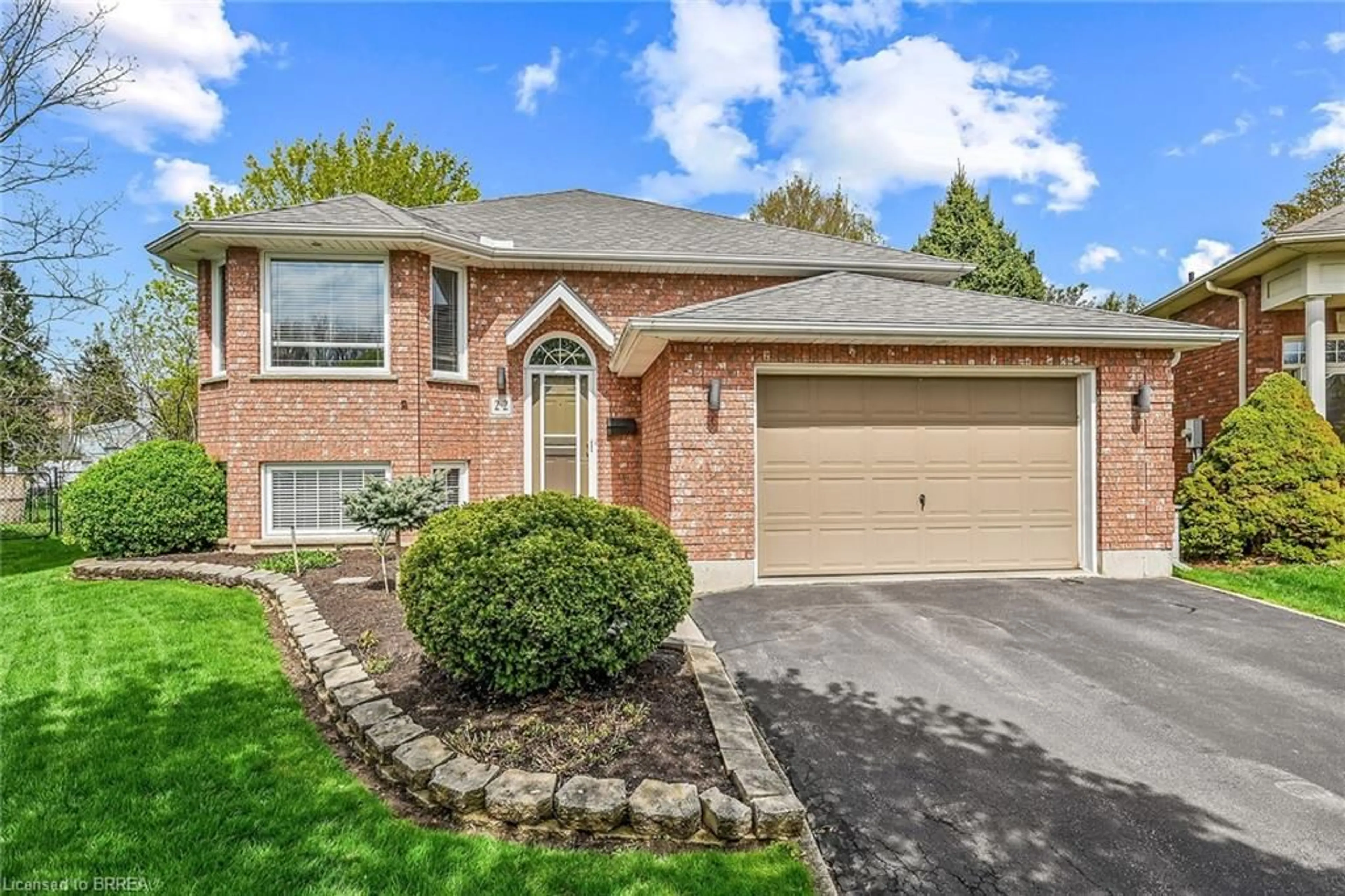 Home with brick exterior material, street for 22 Passmore Crt, Brantford Ontario N3S 7V3