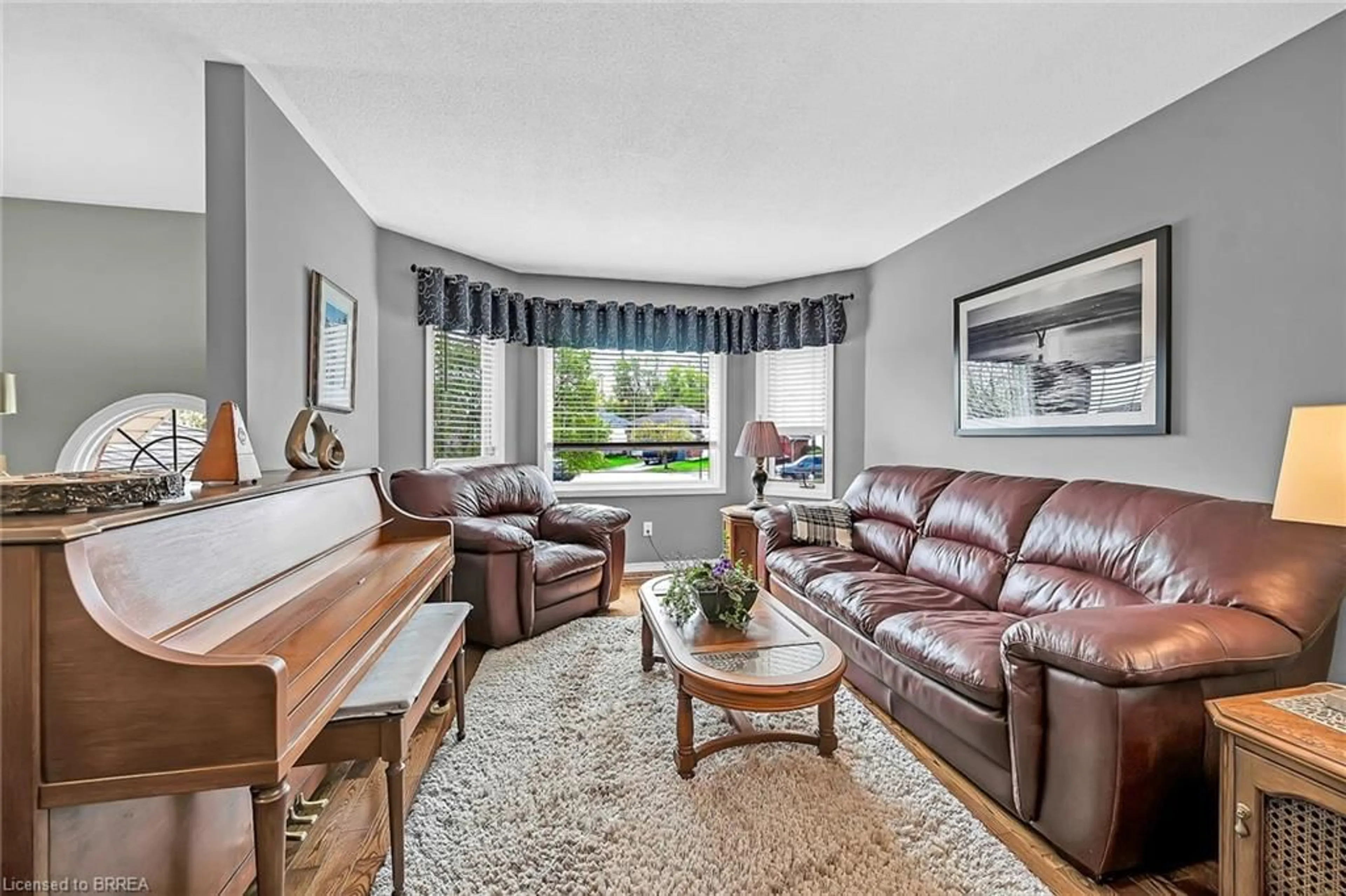 Living room with furniture, unknown for 22 Passmore Crt, Brantford Ontario N3S 7V3