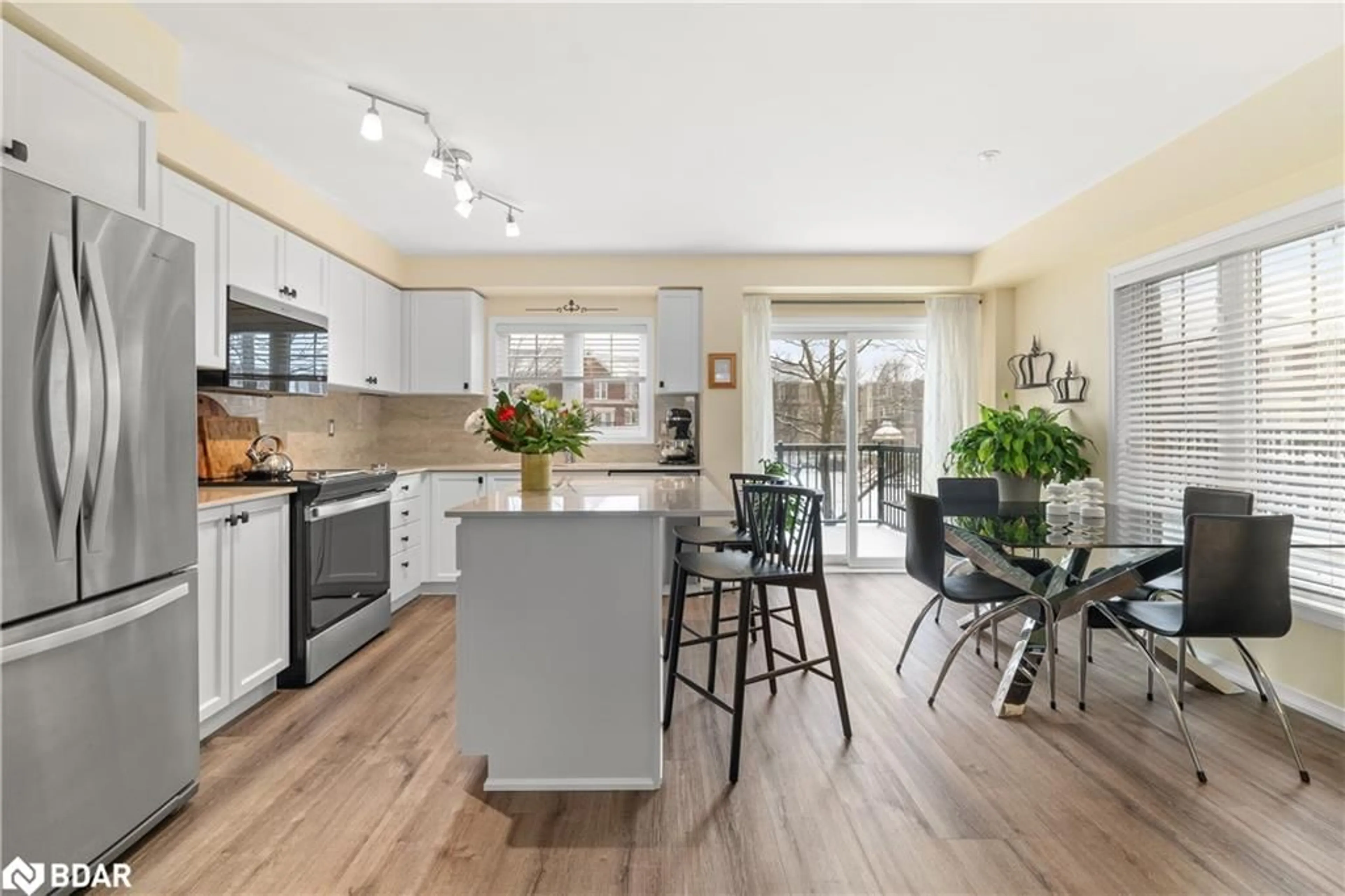 Open concept kitchen, unknown for 571 Longworth Ave #13, Bowmanville Ontario L1C 0H3