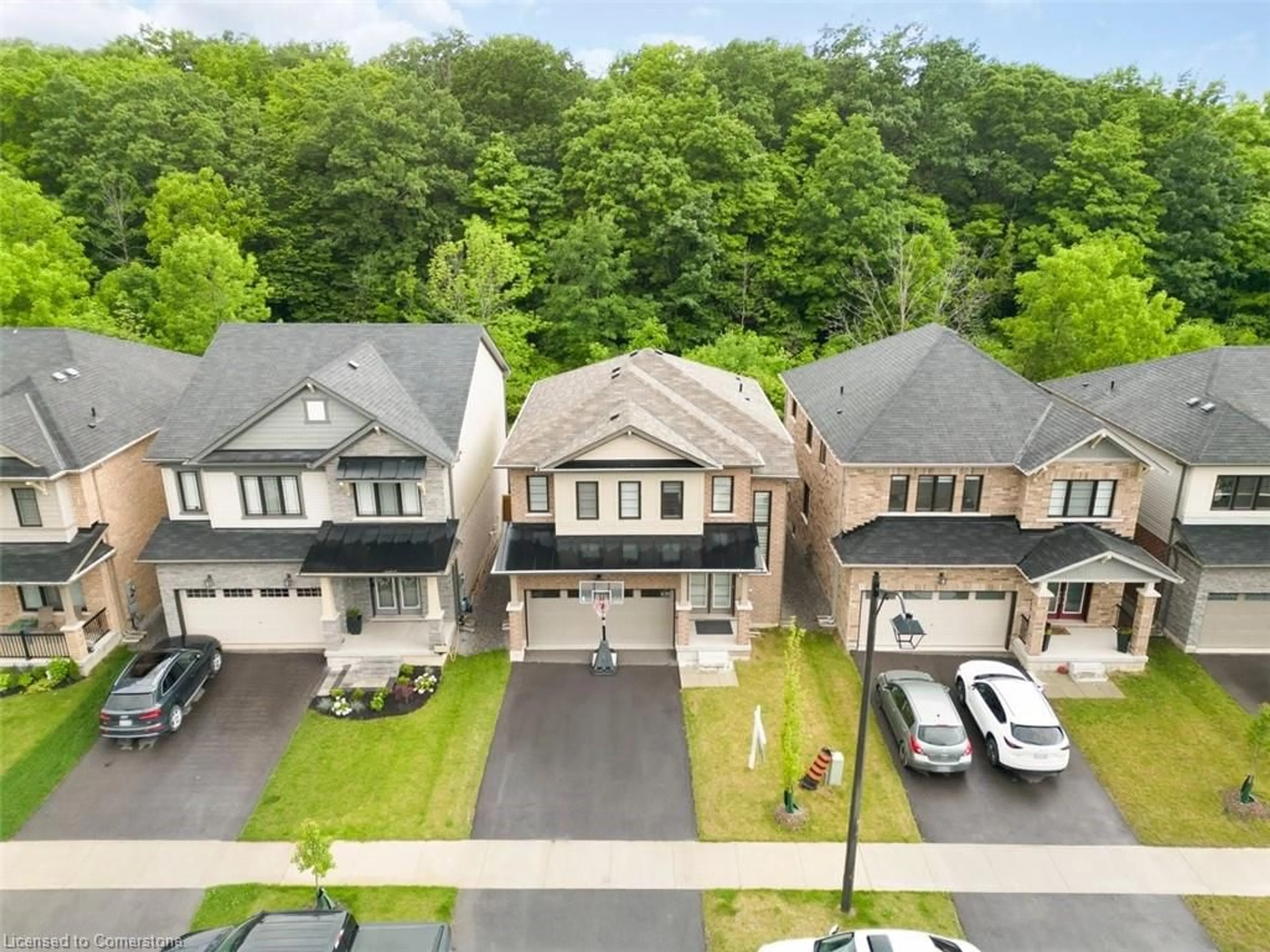 A pic from outside/outdoor area/front of a property/back of a property/a pic from drone, street for 157 Cactus Cres, Hamilton Ontario L8J 0M3