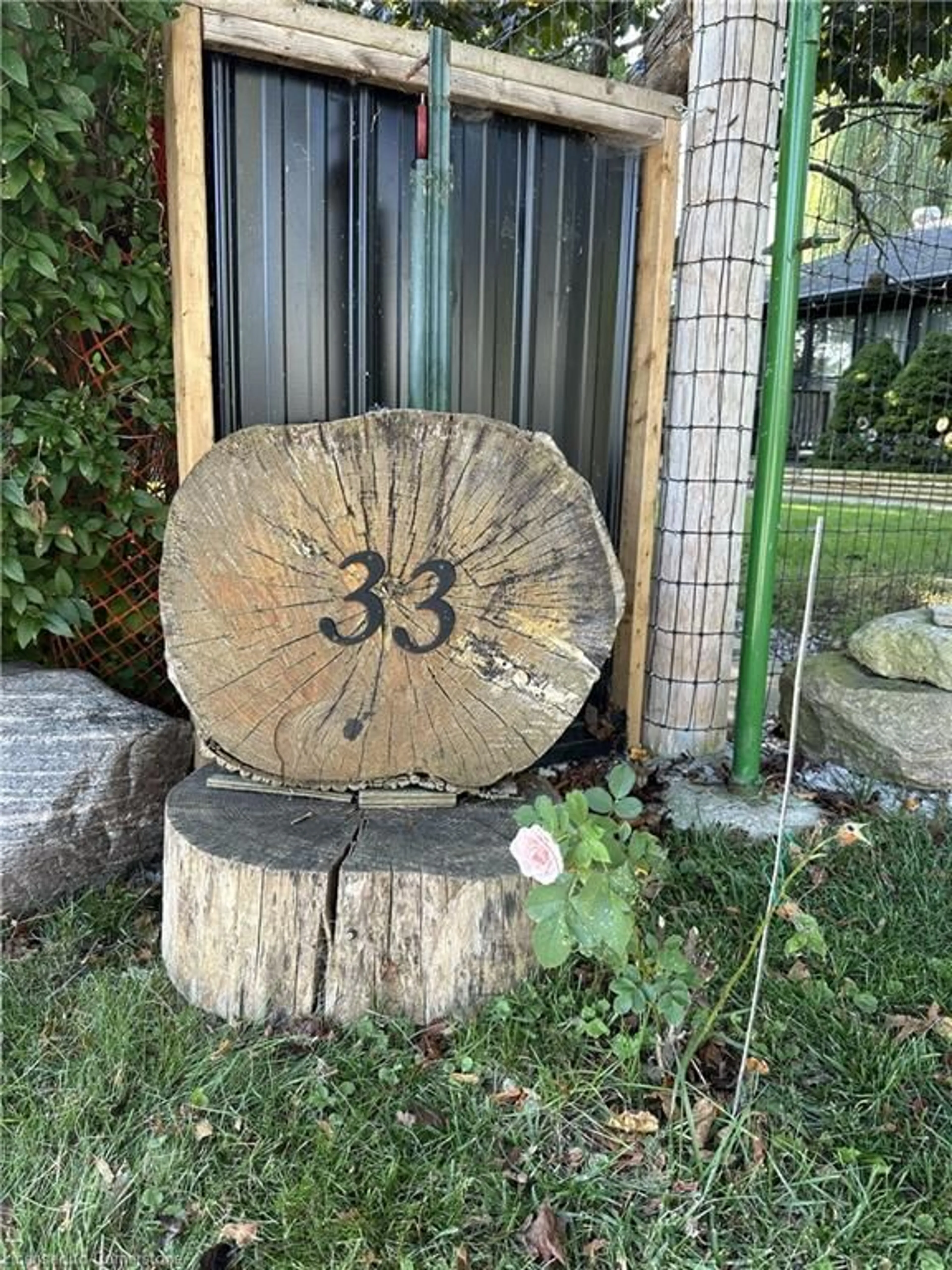 Patio, street for 33 Vaughan Dr, Port Dover Ontario N0A 1N3
