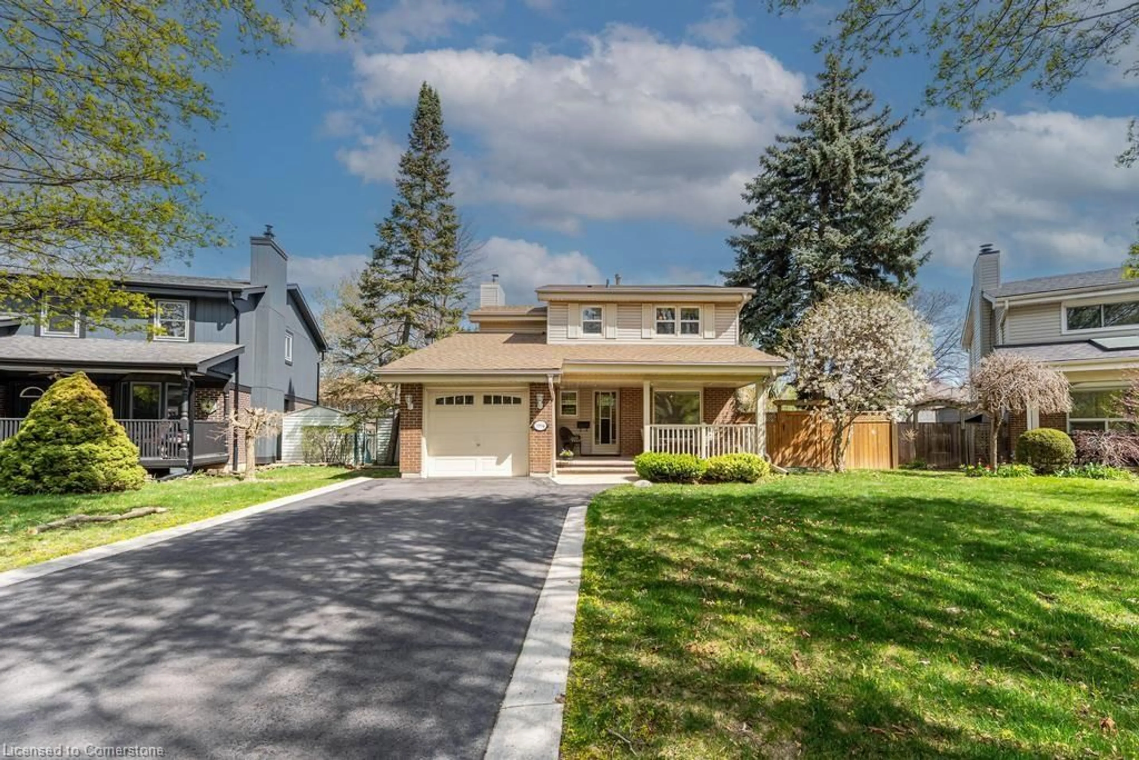 Home with vinyl exterior material, street for 3994 Taffey Cres, Mississauga Ontario L5L 2A7
