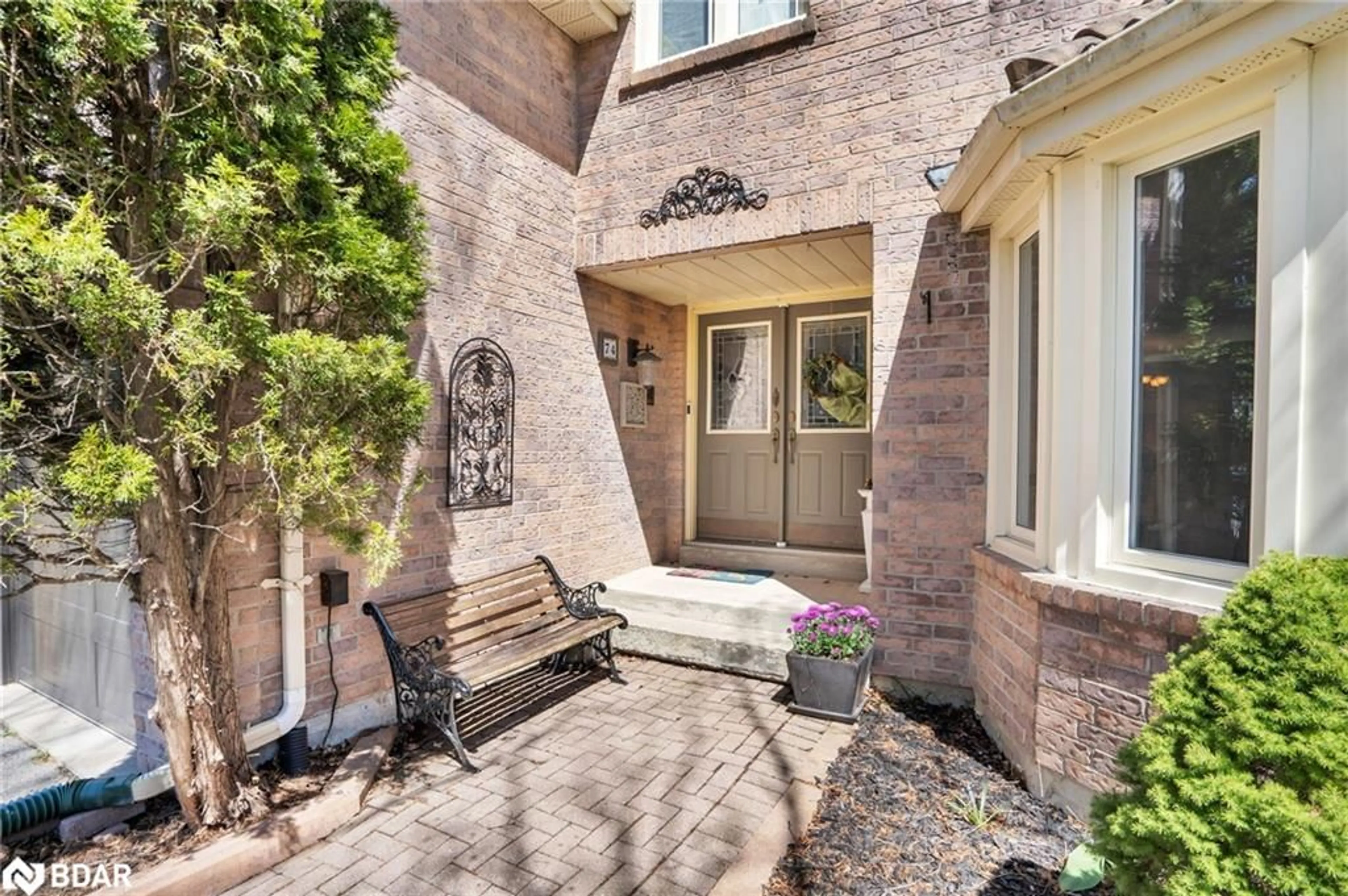 Indoor entryway for 74 Windham Trail, Aurora Ontario L4G 5L5