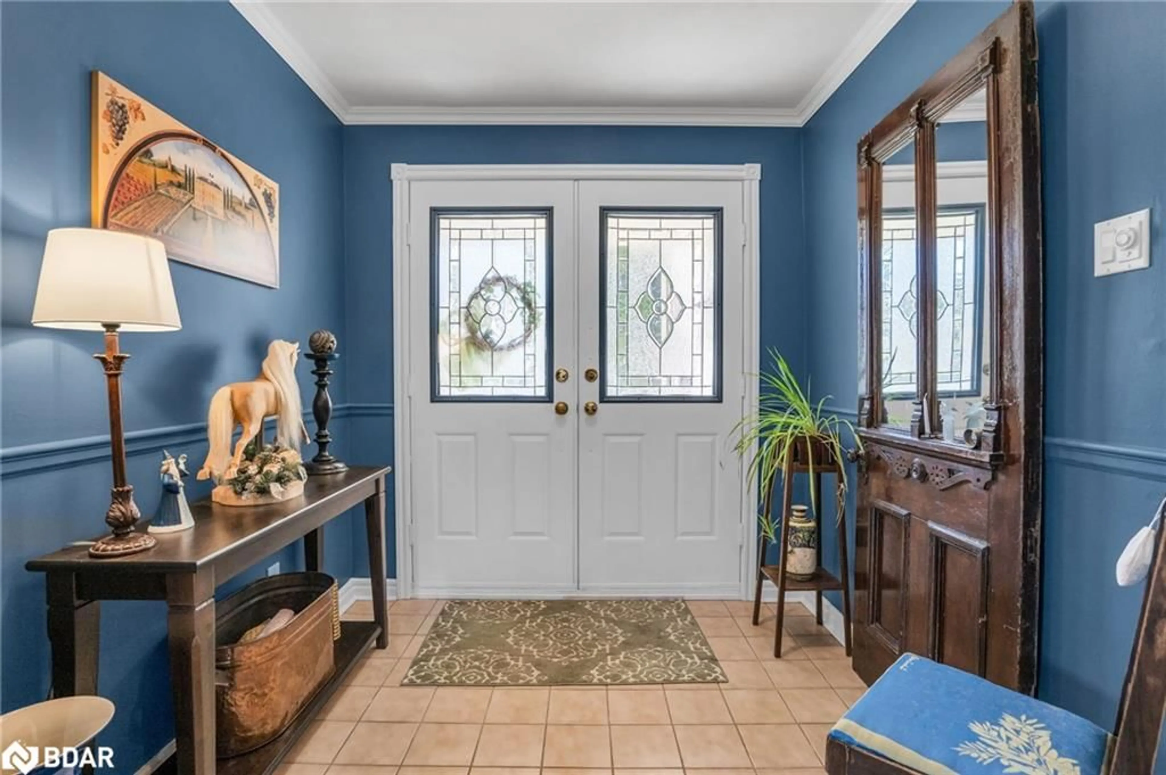 Indoor entryway for 74 Windham Trail, Aurora Ontario L4G 5L5