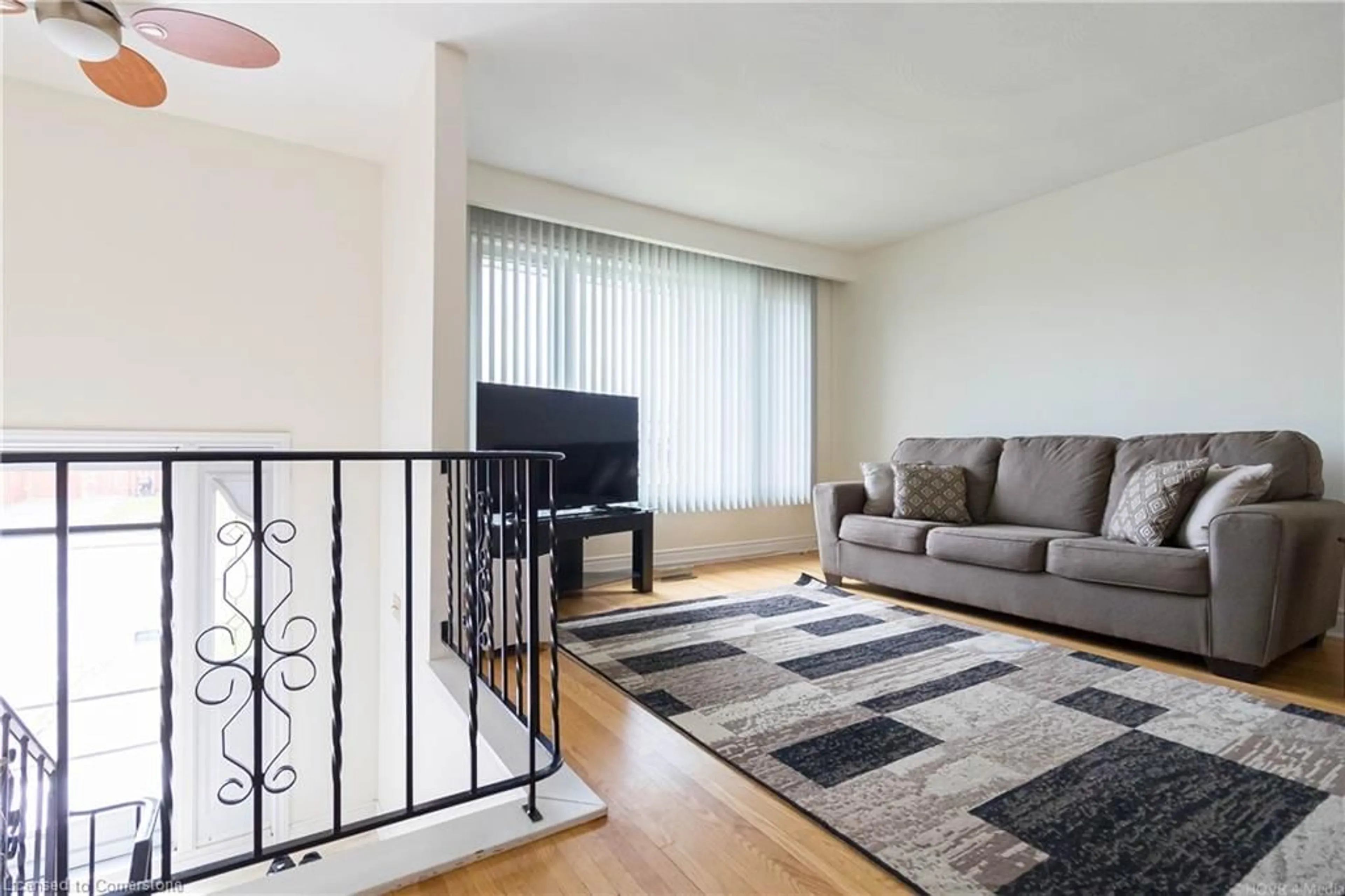 Living room with furniture, unknown for 173 Lawnhurst Dr, Hamilton Ontario L8V 4R2