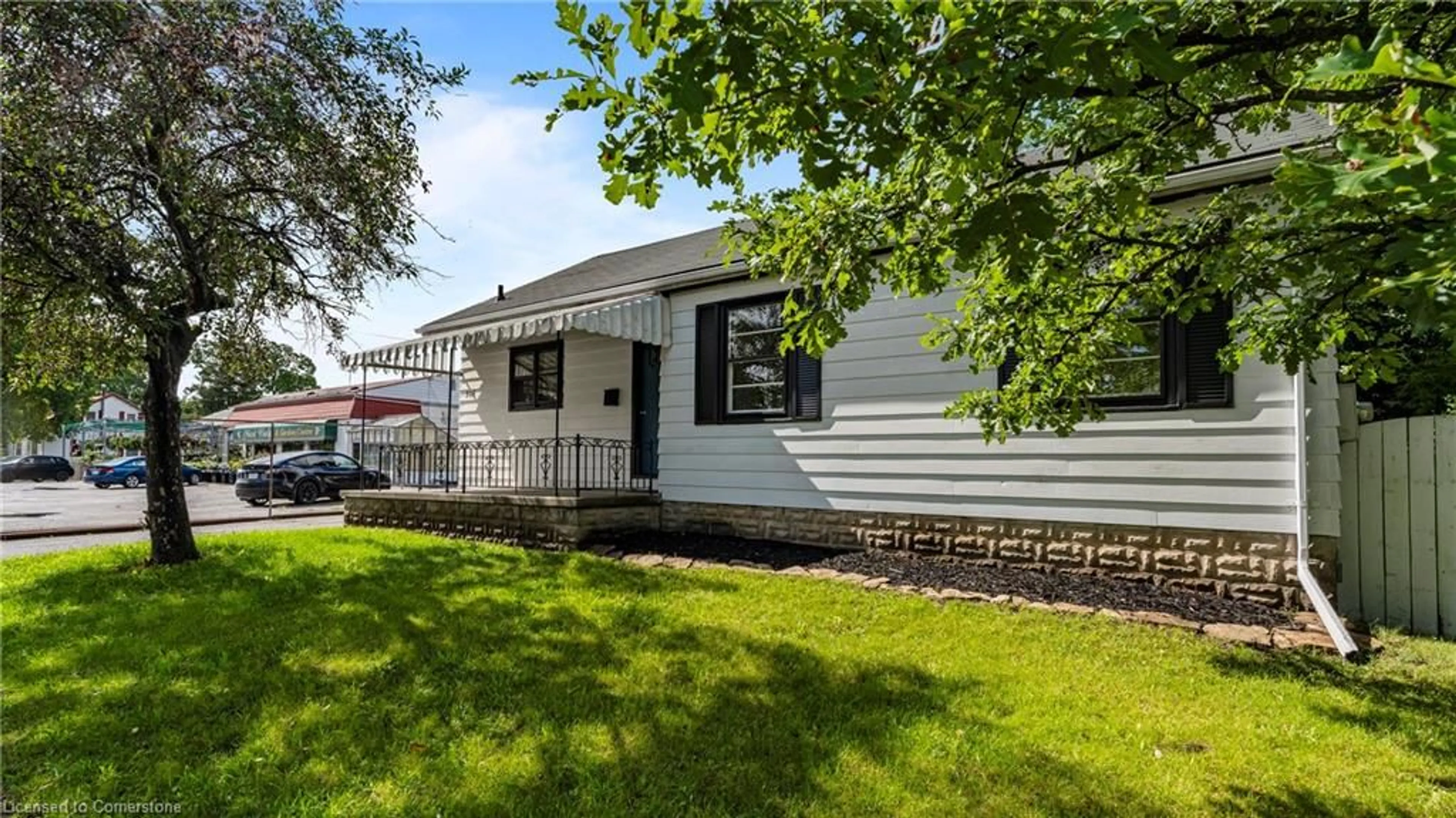 Home with vinyl exterior material, street for 848 Colborne St, Brantford Ontario N3S 3S9