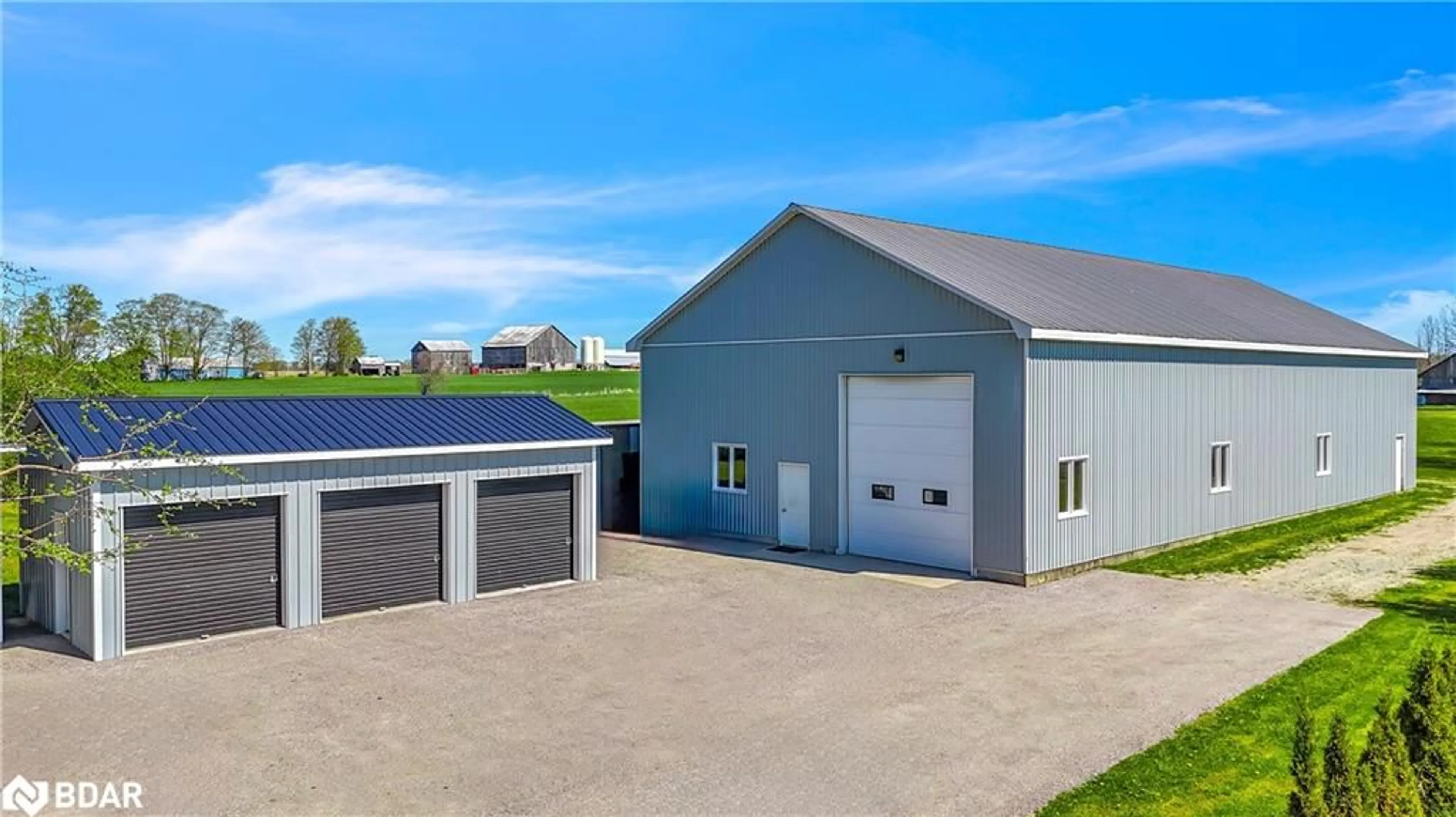 Indoor garage for 2449 Old Second Rd, Elmvale Ontario L0L 1P0