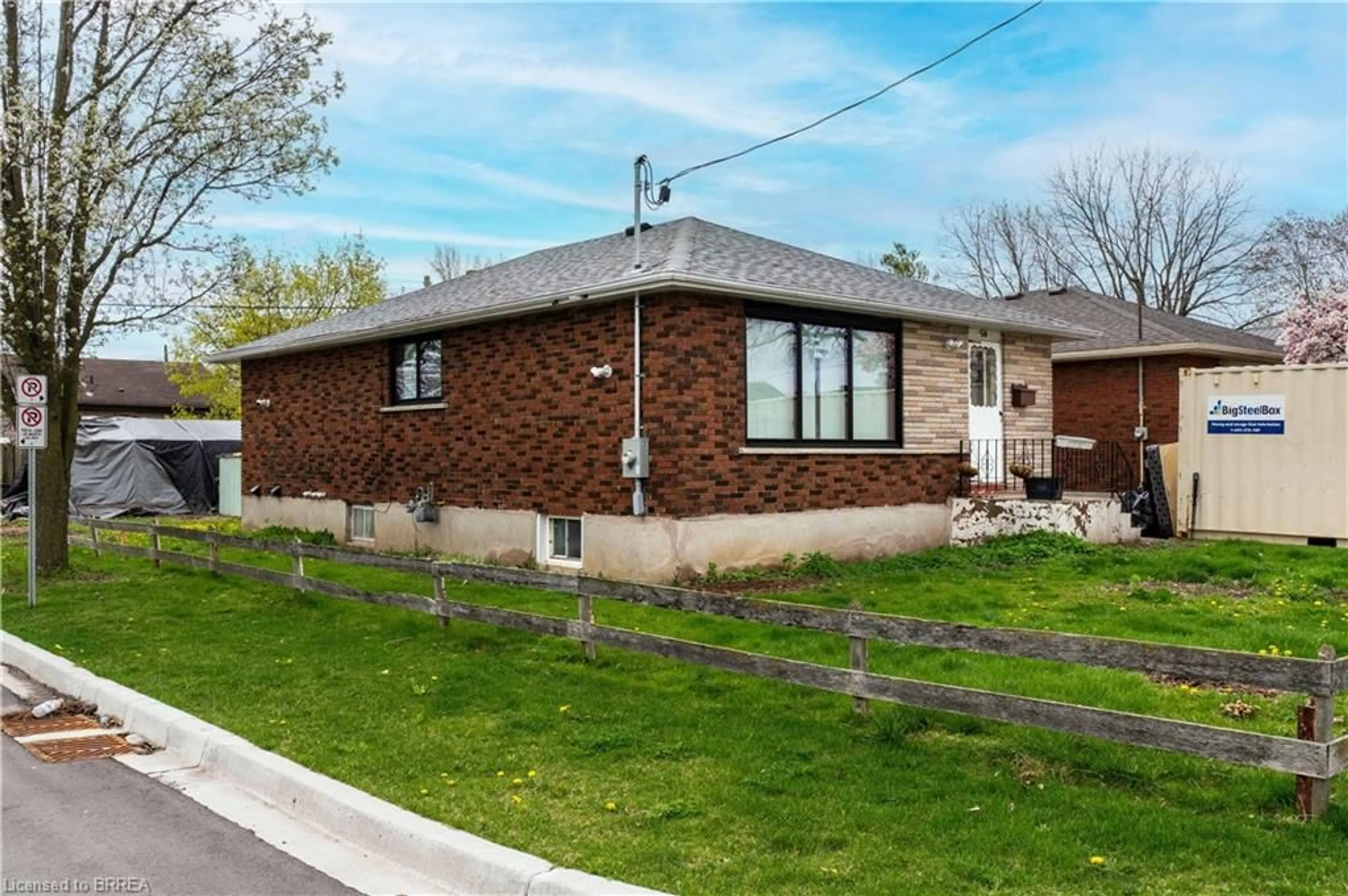 Home with brick exterior material, street for 94 Seventh Ave, Brantford Ontario N3S 1B8